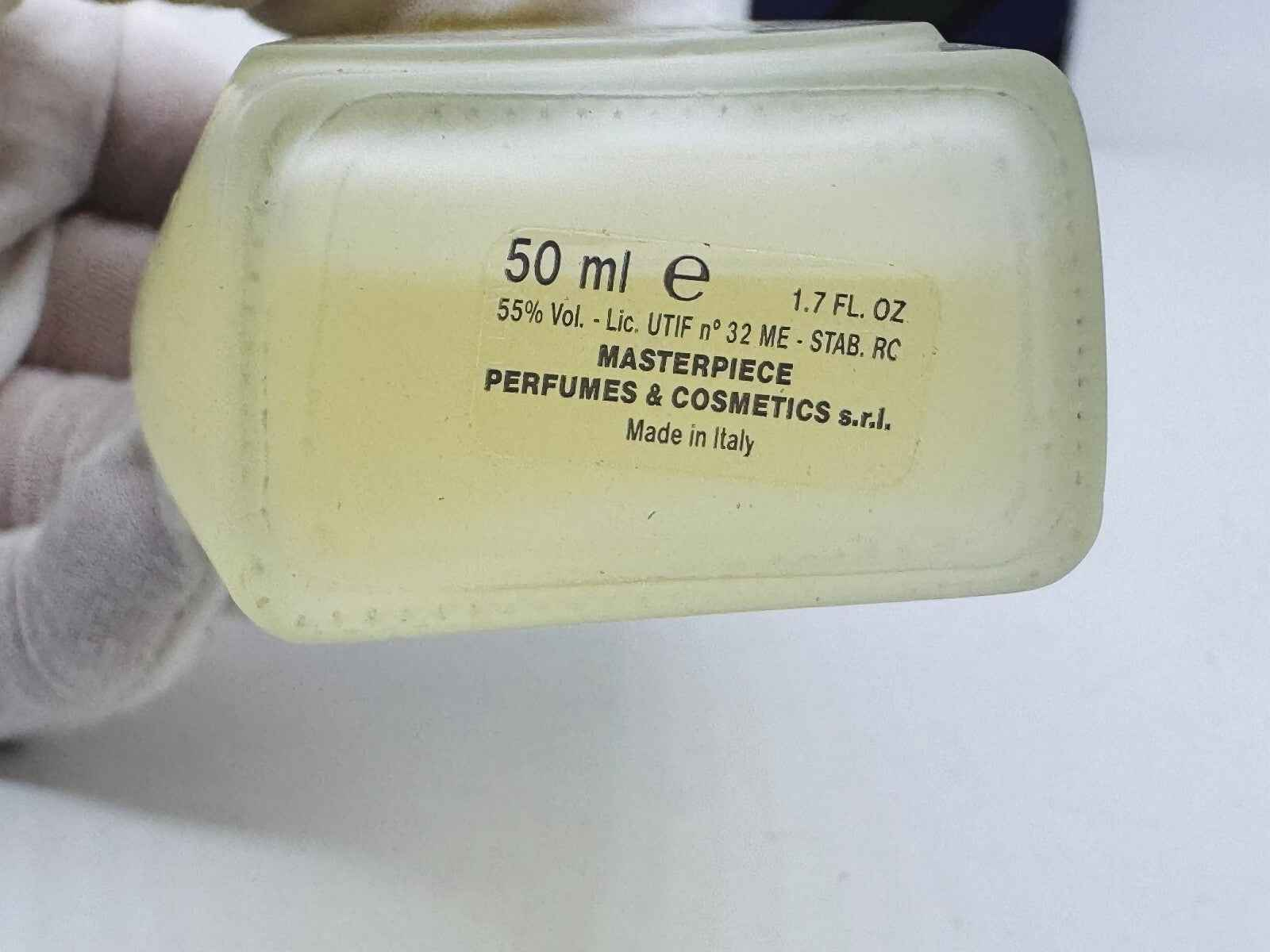 Flacone di profumo Tino Cosma Uomo Vintage da 50 ml, realizzato in Italia con una fragranza unica.