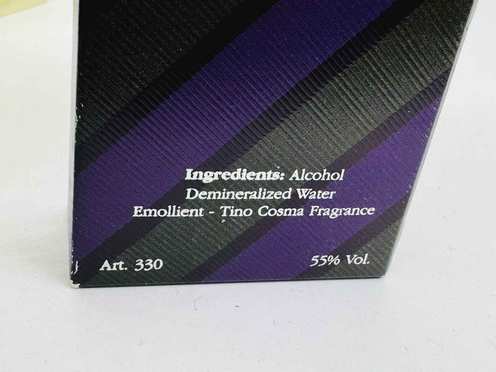 Dettaglio della confezione con ingredienti e la fragranza Tino Cosma Uomo Vintage