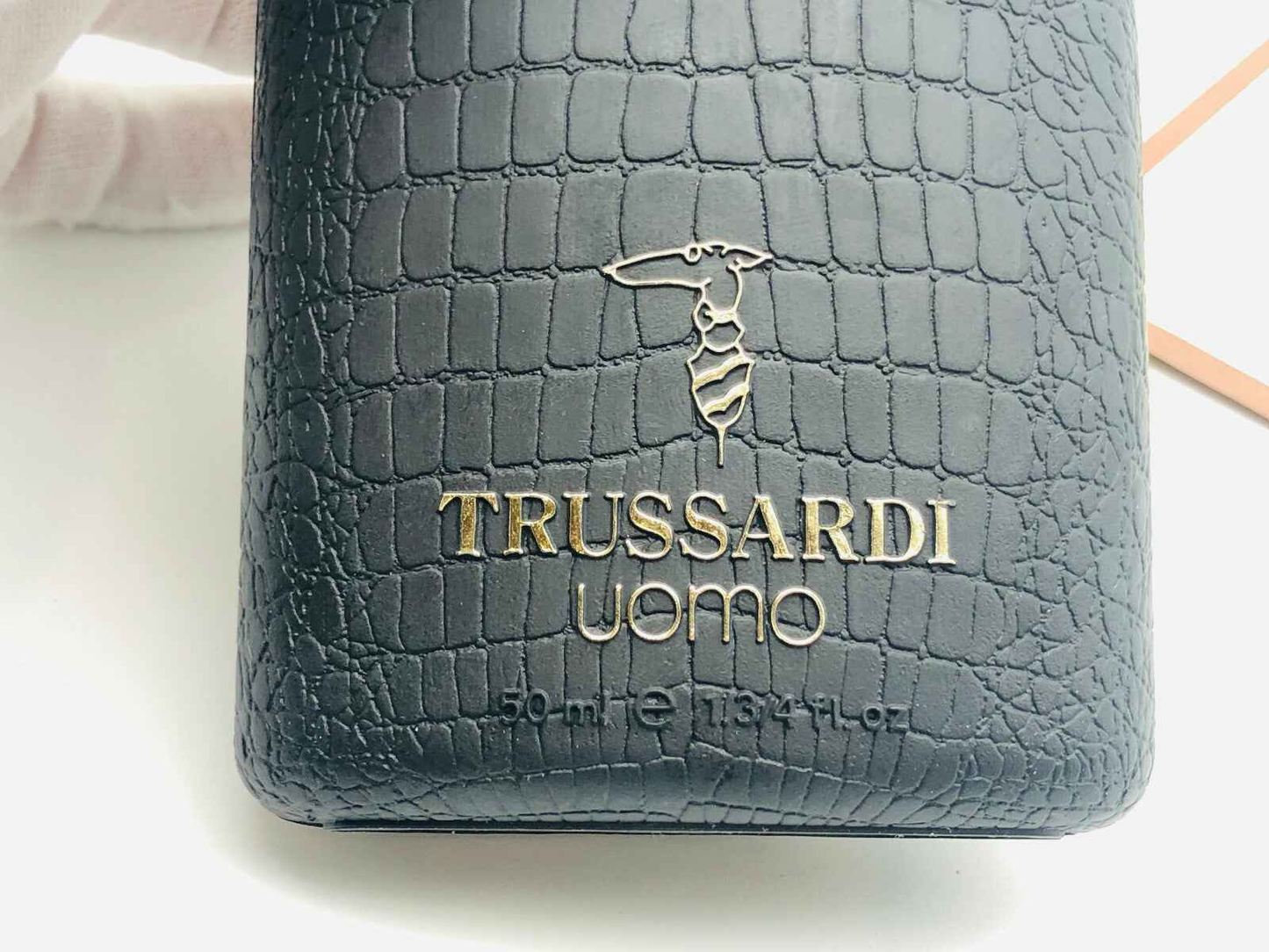Flacone di profumo Trussardi Uomo Vintage con design elegante e dettagli in rilievo