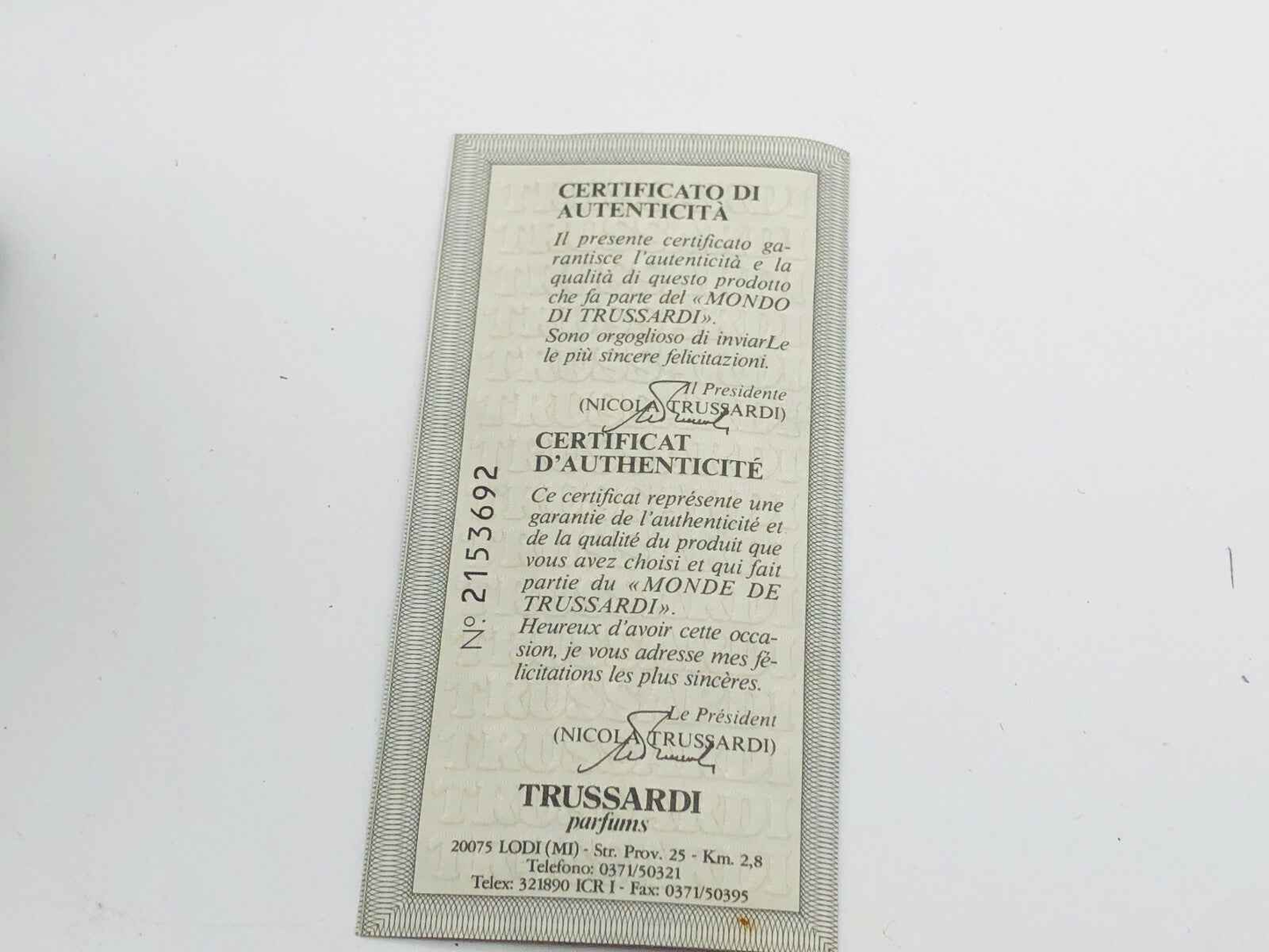 Certificato di autenticità per il profumo Trussardi Uomo Vintage con dettagli del marchio