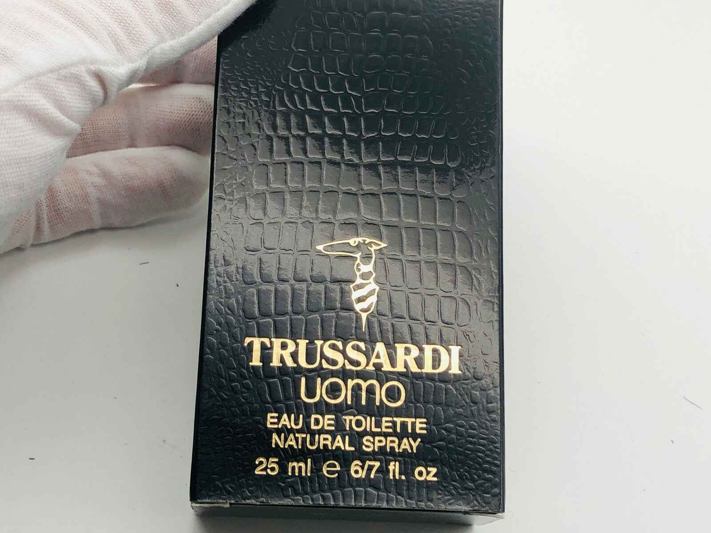Scatola di profumo Trussardi Uomo Vintage in formato da 25 ml con design elegante e sellato