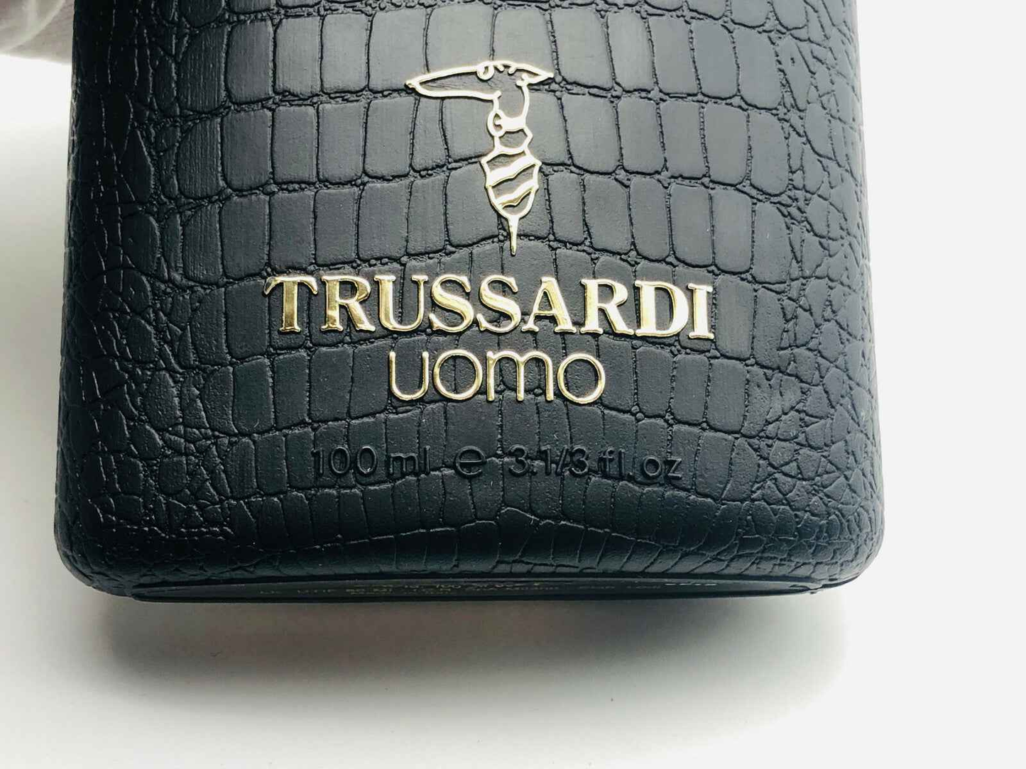 Flacone di profumo Trussardi Uomo Vintage da 100 ml con finitura elegante in pelle nera