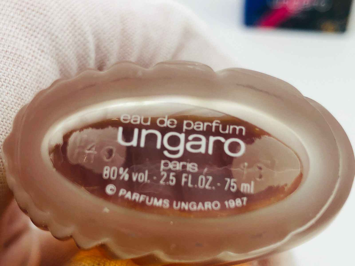Bottiglia di profumo Ungaro Senso Vintage da 75 ml con etichetta elegante in stile retrò