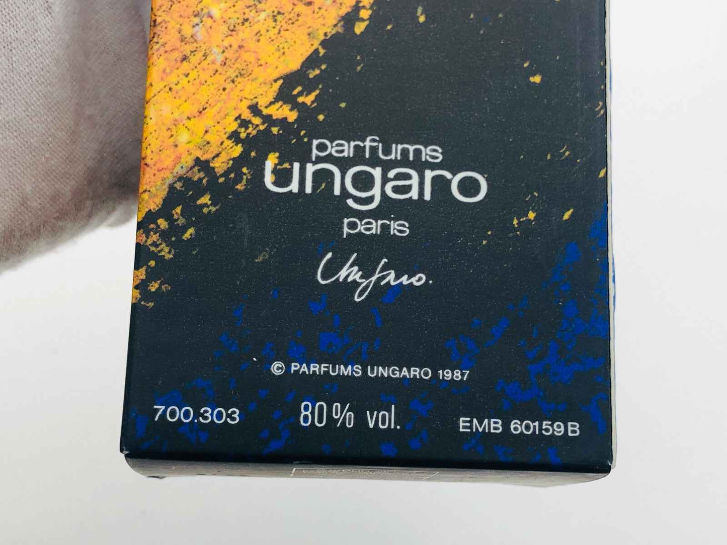 Scatola del profumo Ungaro Senso Vintage con design artistico e logo Emanuel Ungaro