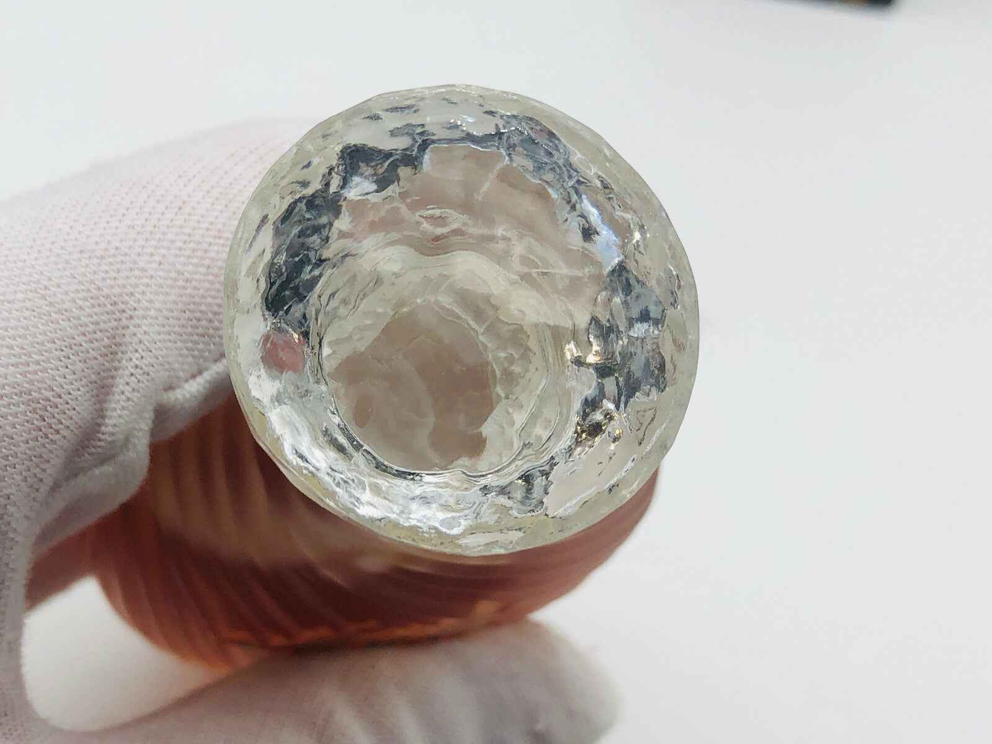 Flacone di profumo Ungaro Senso Vintage con design elegante e superficie raffinata