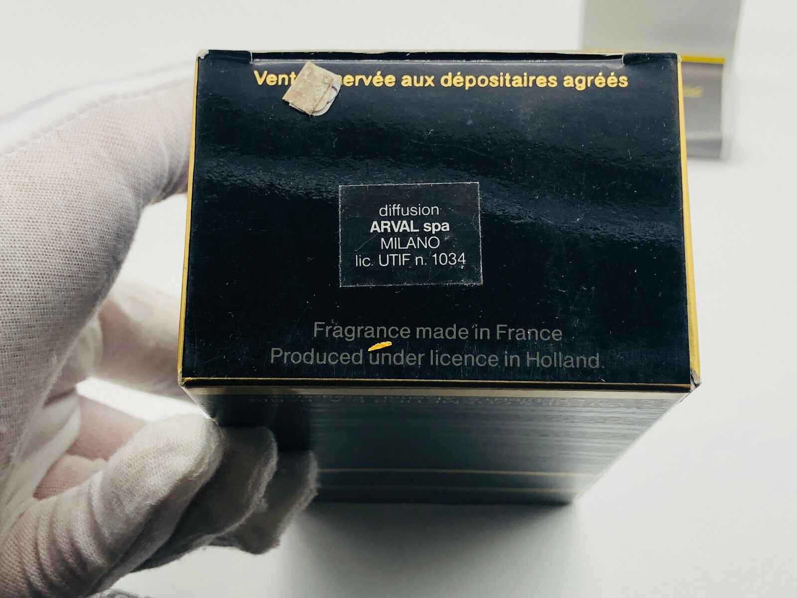 Scatola di Profumo Van Gils Vintage con dettagli sul produttore e licenza d'uso