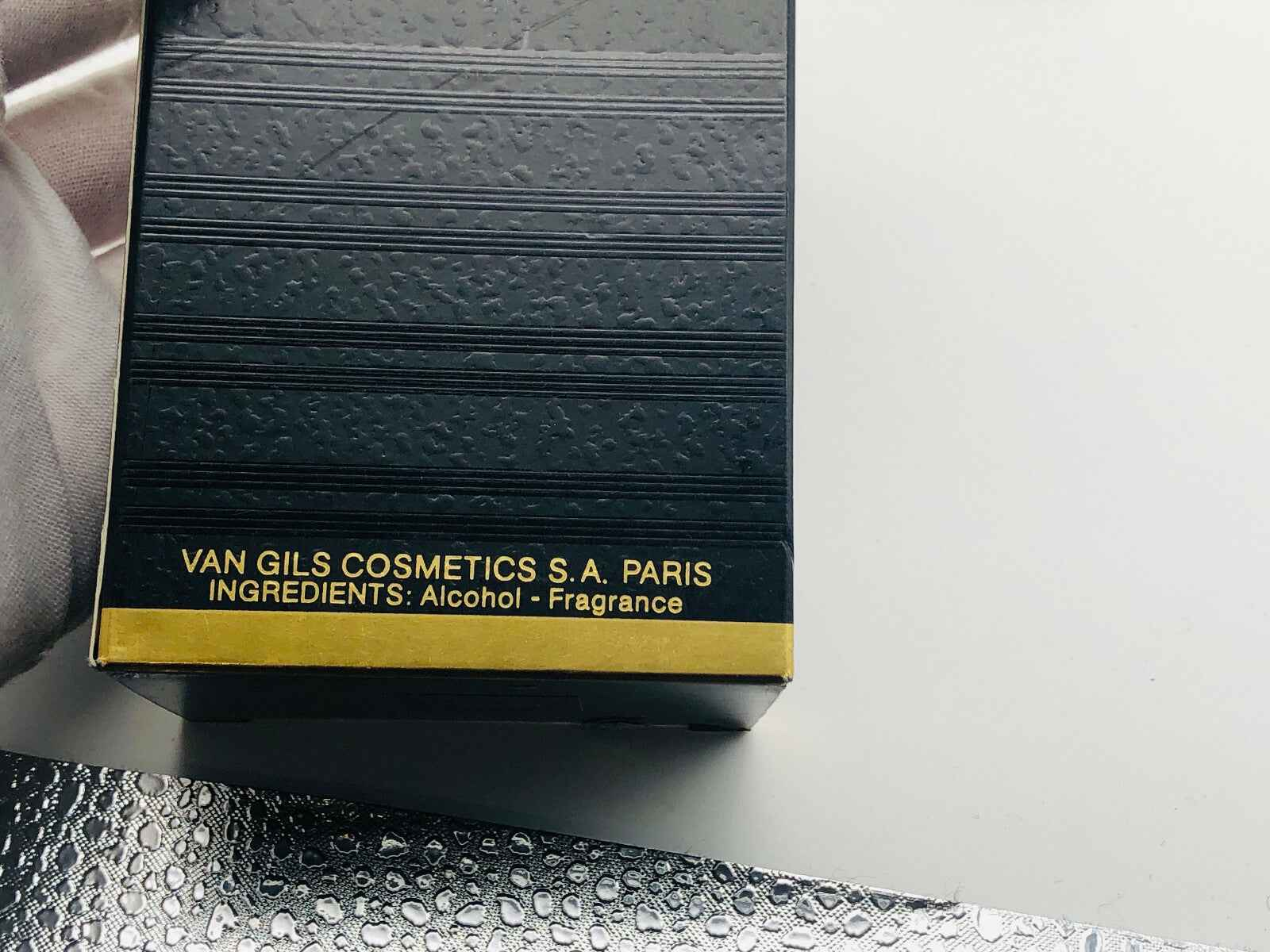 Scatola del Profumo Van Gils Vintage con ingredienti alcol e fragranza in evidenza