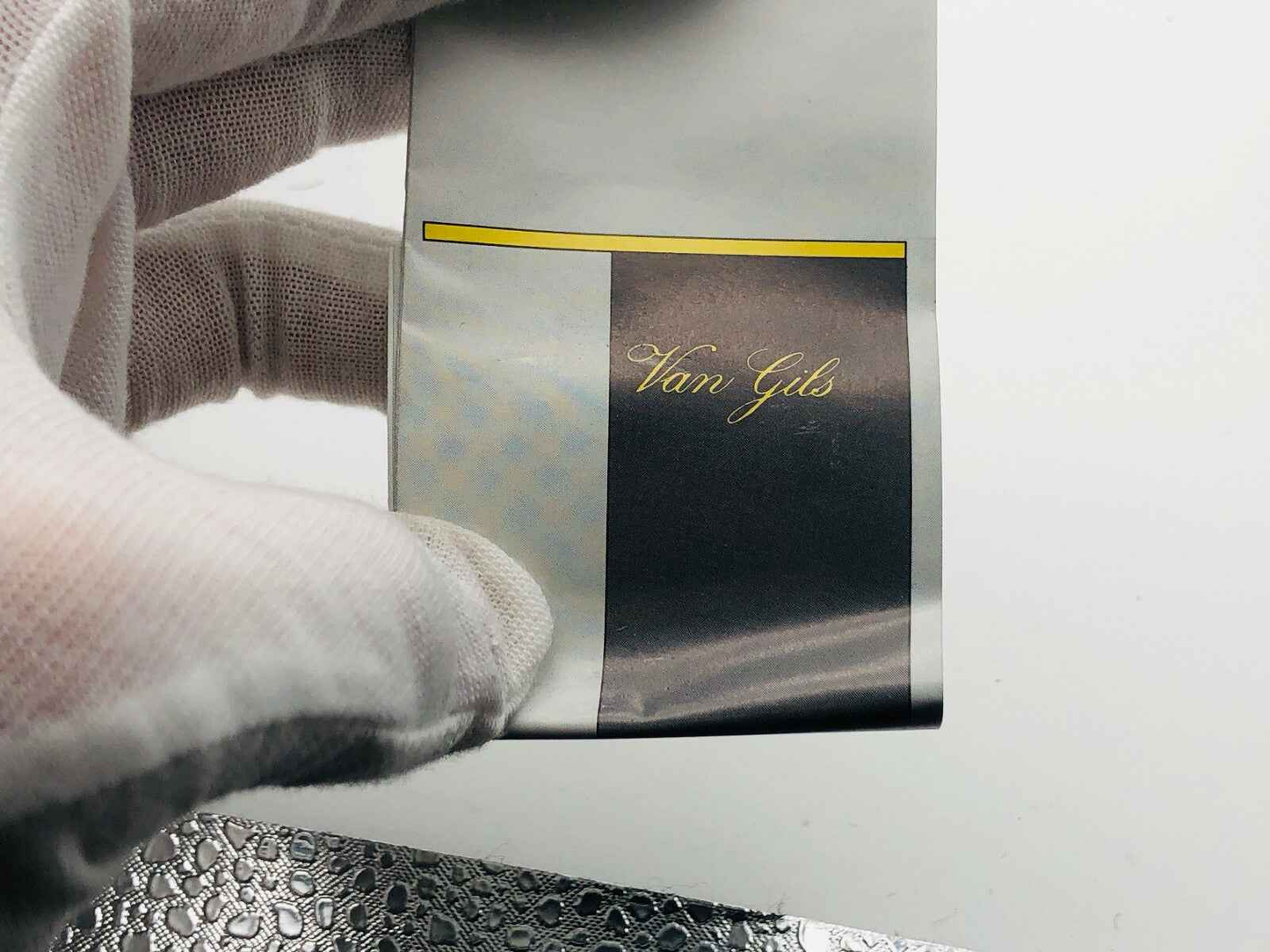 Confezione del Profumo Van Gils Vintage con logo elegante e design raffinato