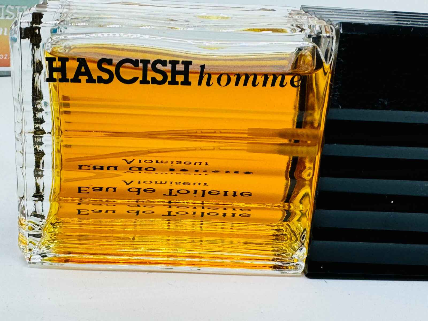 Profumo Veejaga Hascish Pour Homme in bottiglia trasparente con etichetta nera e aroma intenso