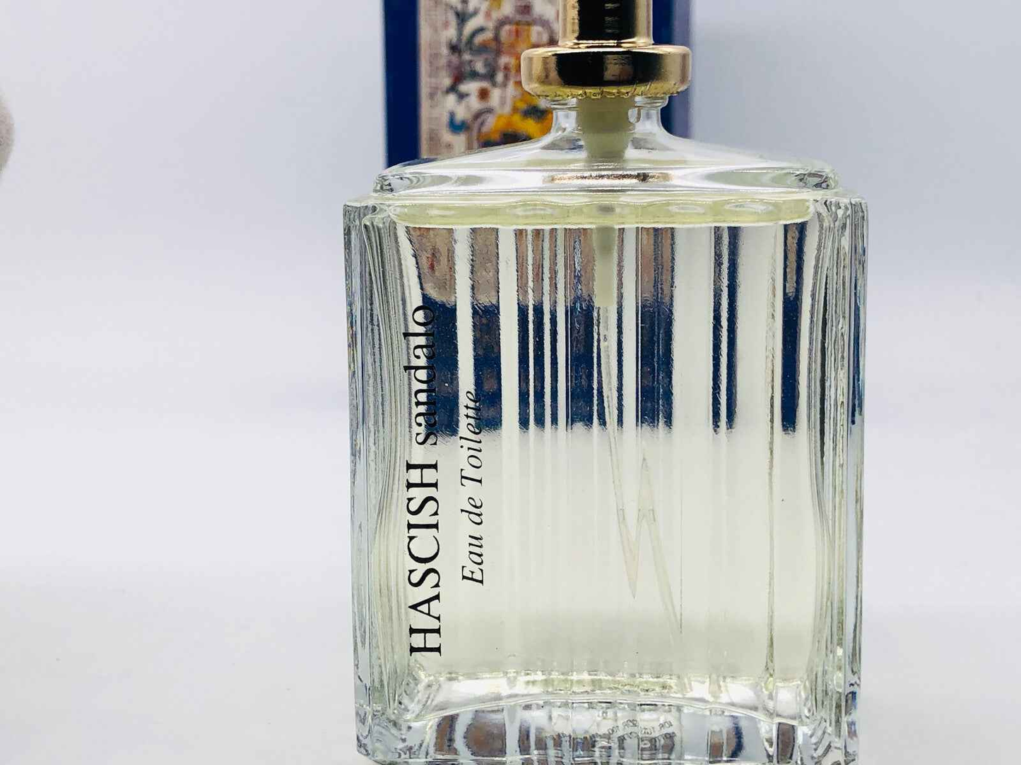 Profumo Veejaga Hascish Sandalo in bottiglia trasparente con etichetta elegante