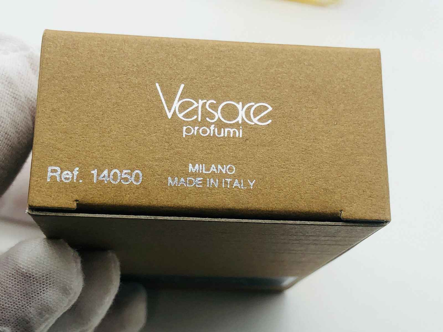 Scatola di Versace L'Homme Vintage Made in Italy con logo elegante e rifiniture di alta qualità