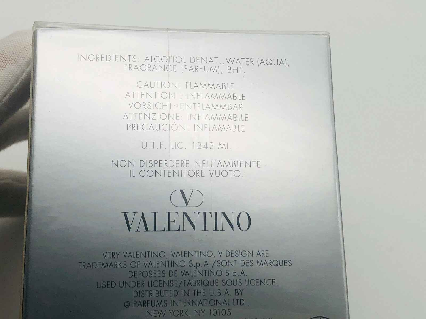 Flacone di profumo Very Valentino Pour Homme in confezione elegante con ingradienti e avvertenze