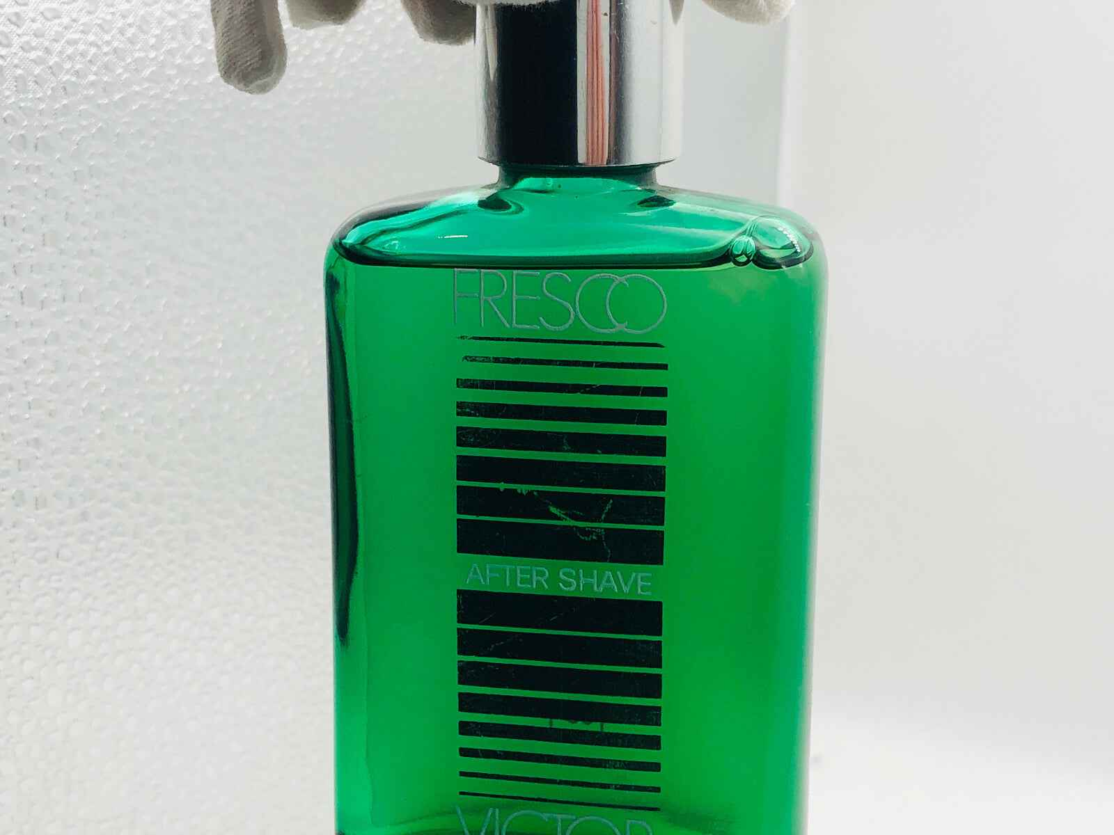 Flacone di dopobarba Victor Fresco Vintage verde con etichetta dettagliata e tappo metallico lucido