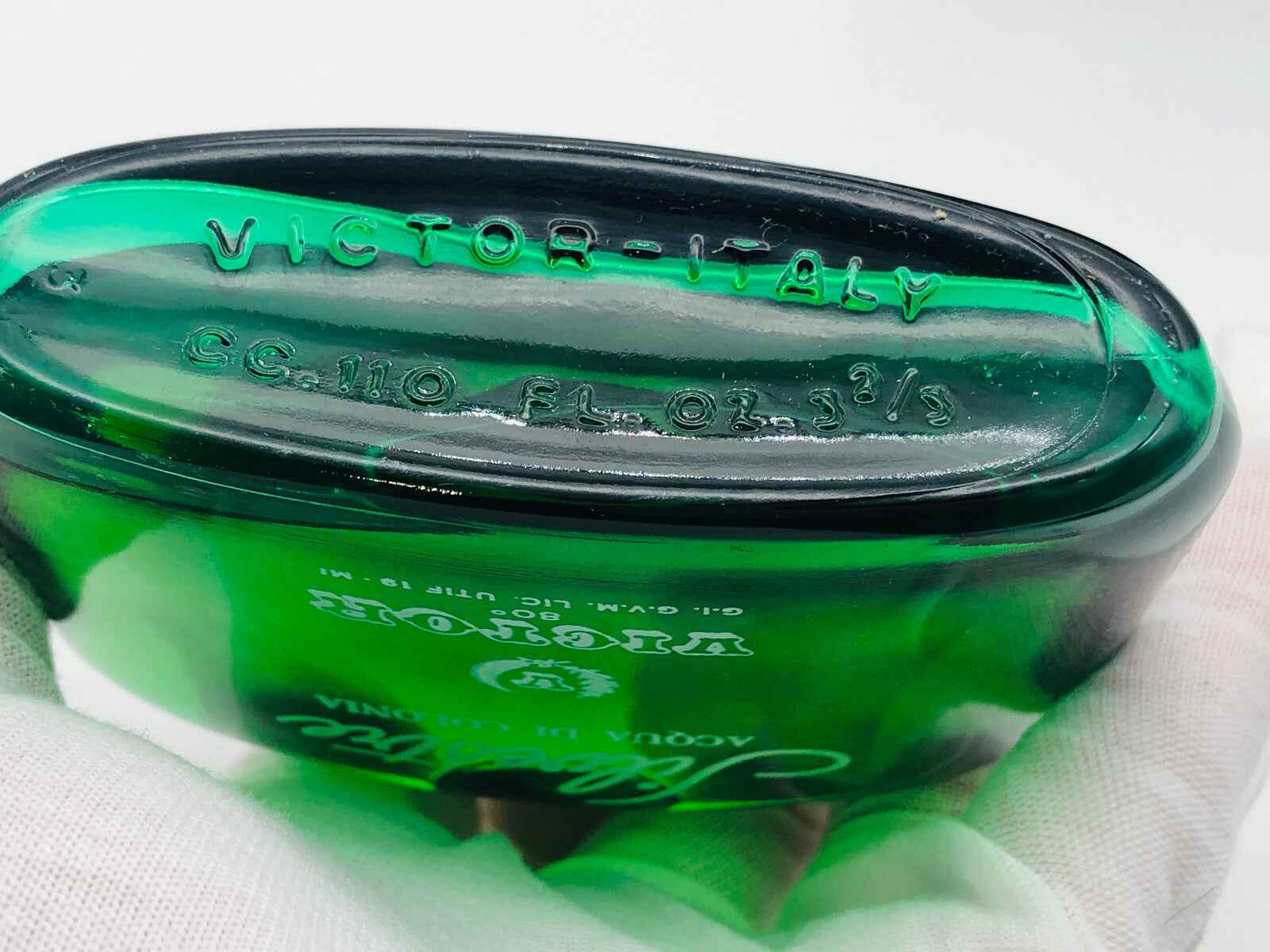 Base di un flacone di profumo VICTOR Italia con etichetta acquerello Profumo Silvestre Vintage