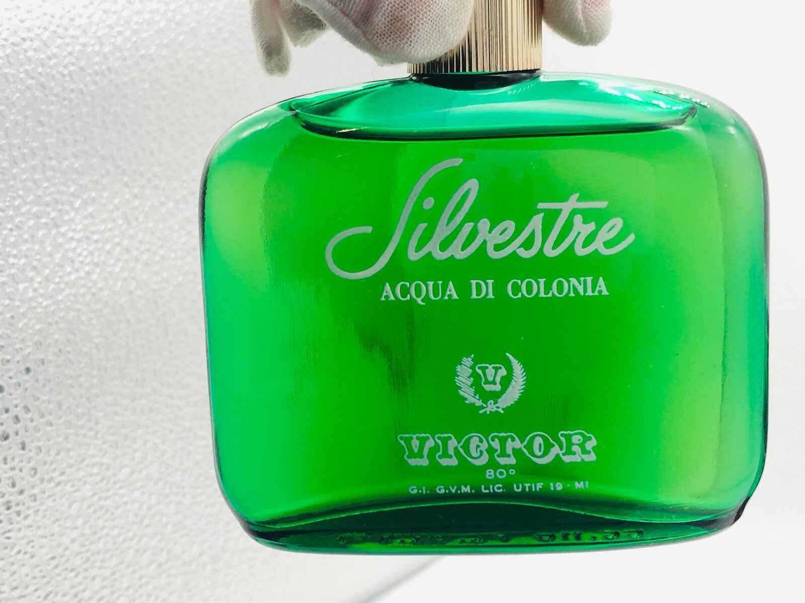 Flacone di Profumo Silvestre Vintage in verde, Acqua di Colonia di VICTOR con design elegante
