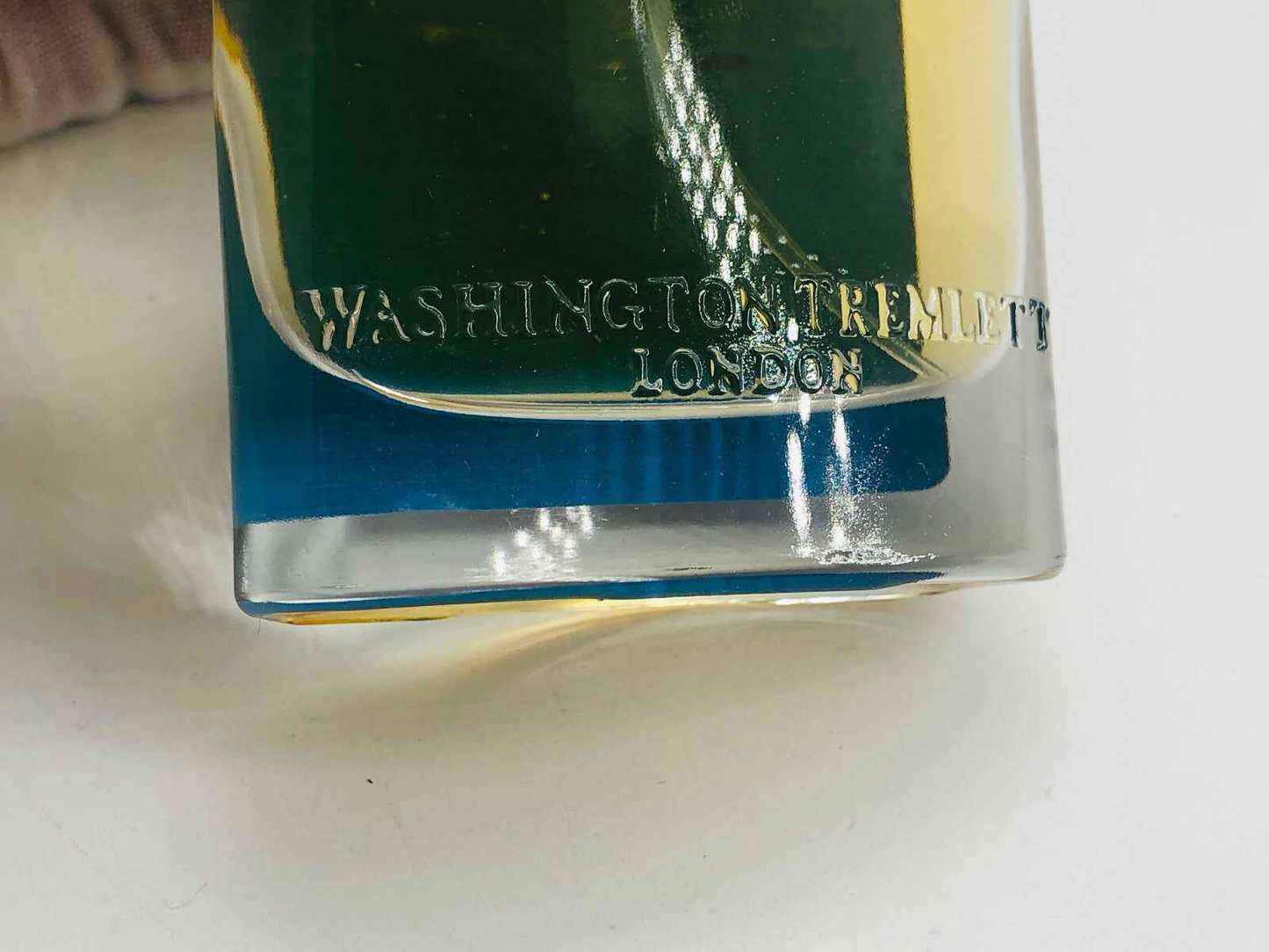 Fragranza Washington Tremlett Royals Heroes in un elegante flacone di vetro con incisione a rilievo