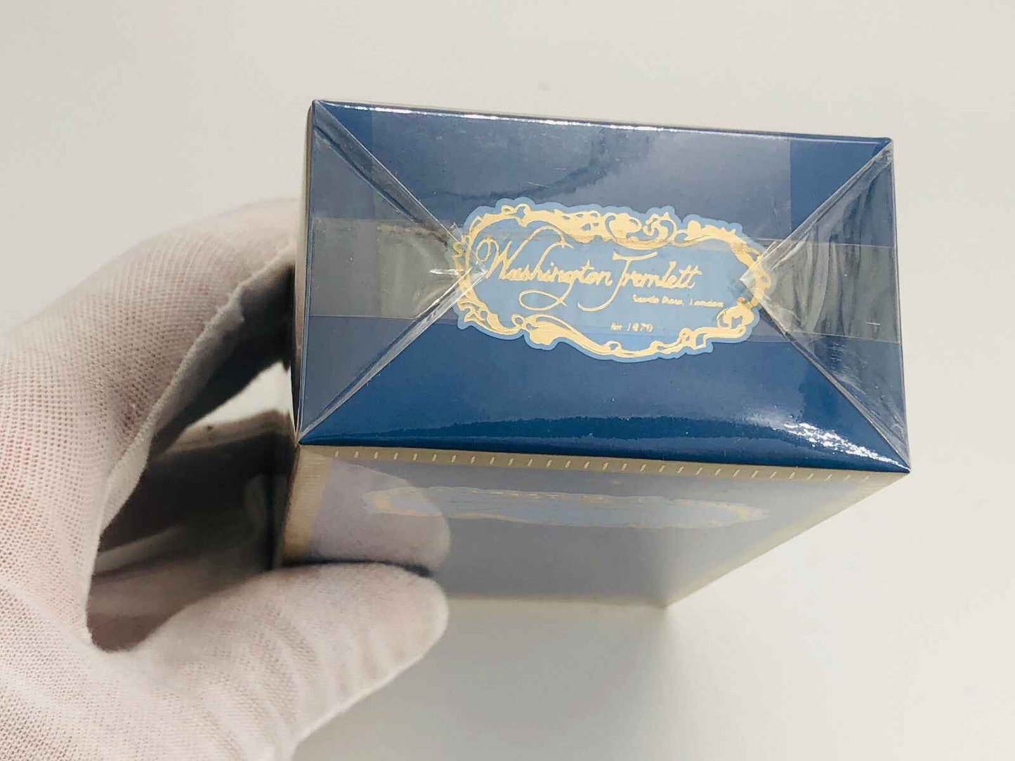 Confezione di Washington Tremlett Royals Heroes in blu con logo dorato e decorazioni eleganti