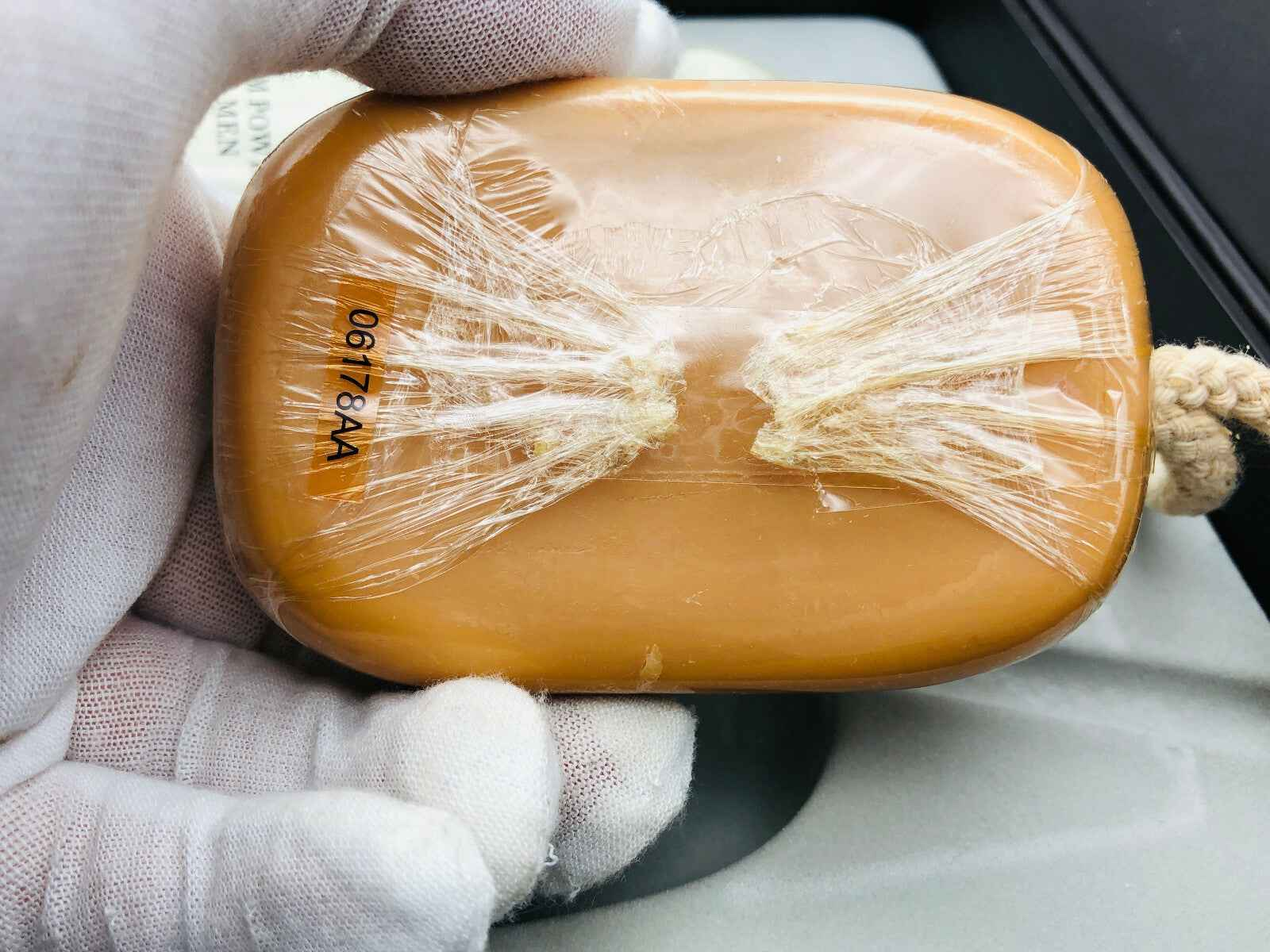 Set regalo Woods Of Windsor con sapone profumato avvolto in confezione elegante