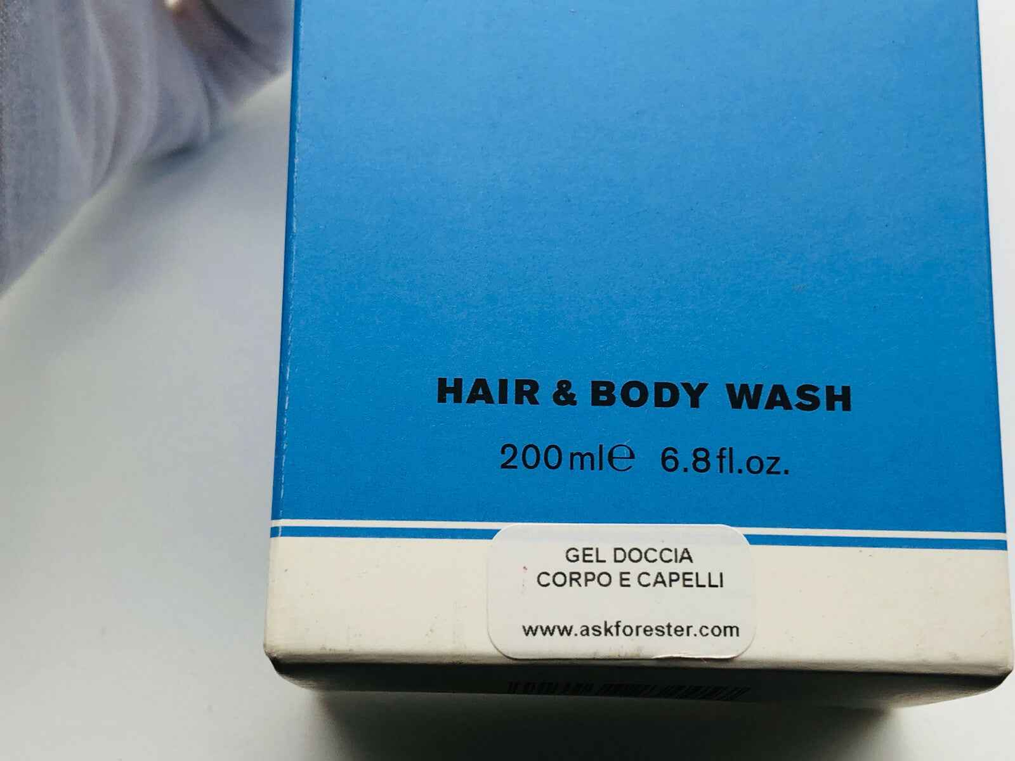 Confezione di Xpec Hair Body Wash da 200 ml con etichetta blu e informazioni sul prodotto