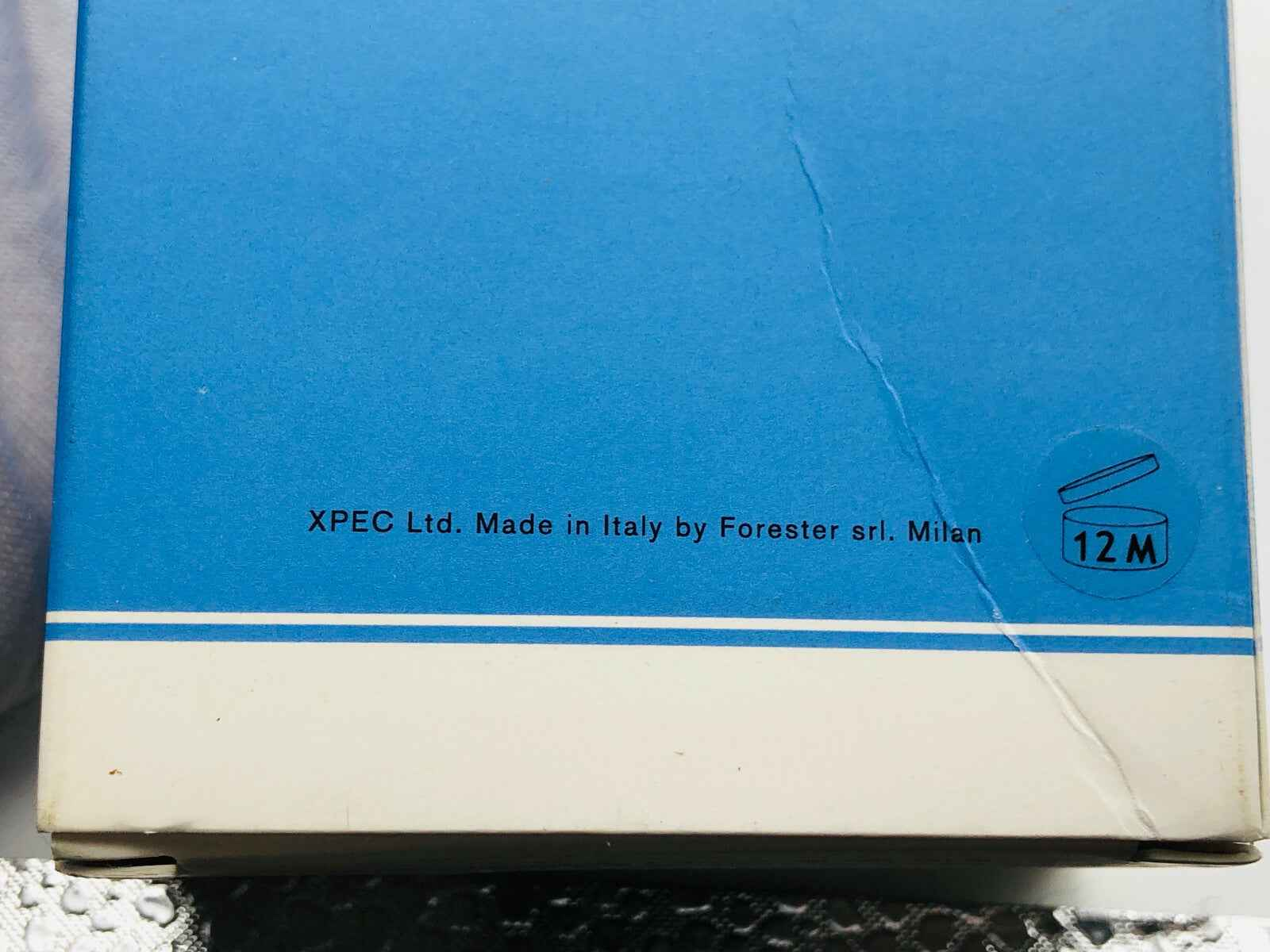 Packaging di Xpec Hair Body Wash con etichetta e simbolo di durata del prodotto