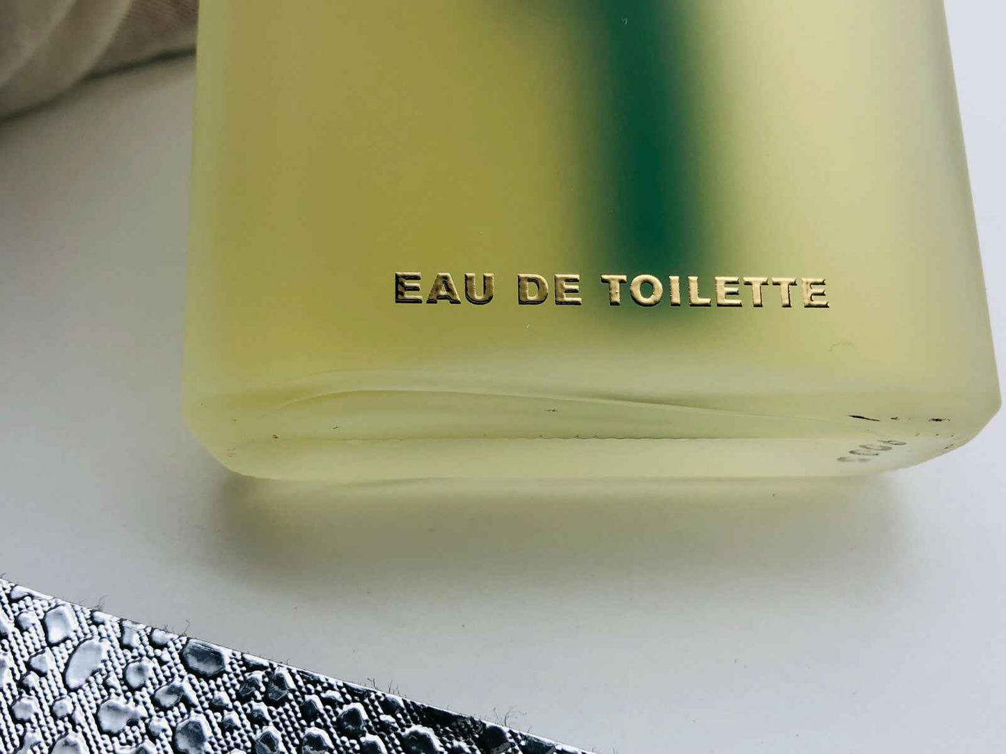 Flacone di profumo Xpec Trinity Eau de Toilette con design elegante e sofisticato