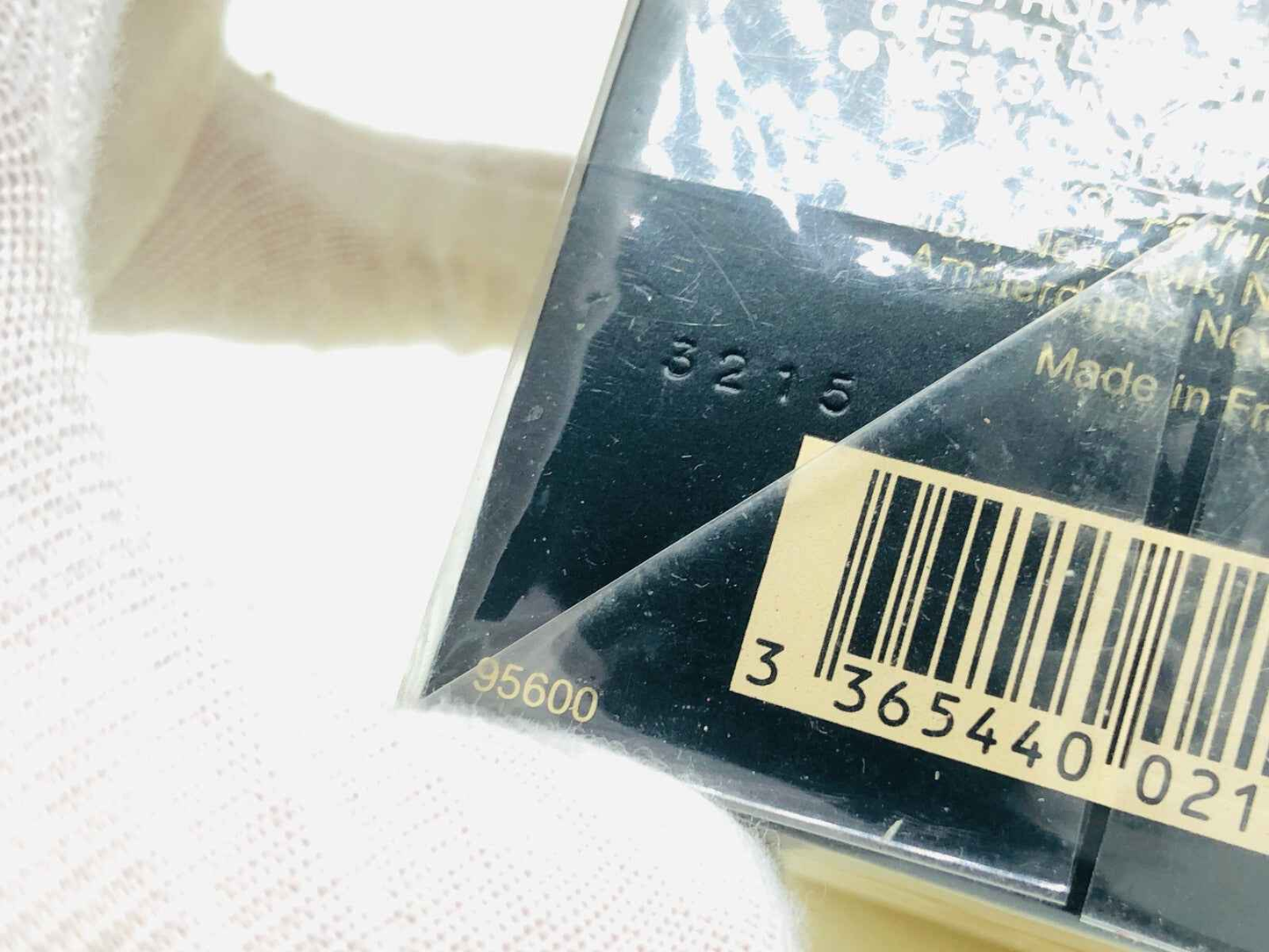 Involucro del profumo Champagne Ysl Vintage con codice a barre visibile e dettagli di produzione