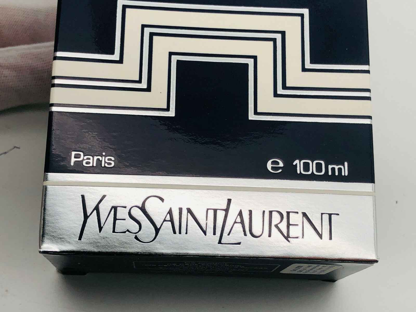 Scatola del profumo Ysl Kouros Vintage Yves Saint Laurent da 100 ml con design nero e argento