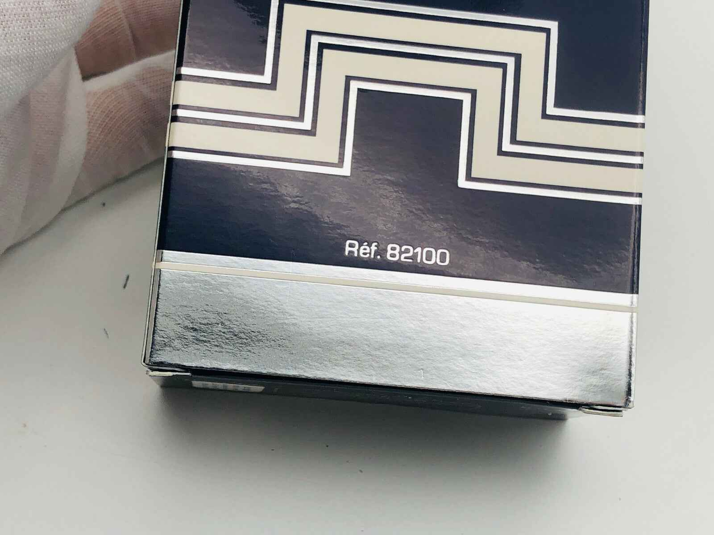 Dettaglio confezione Ysl Kouros Vintage di Yves Saint Laurent con design classico e elegante