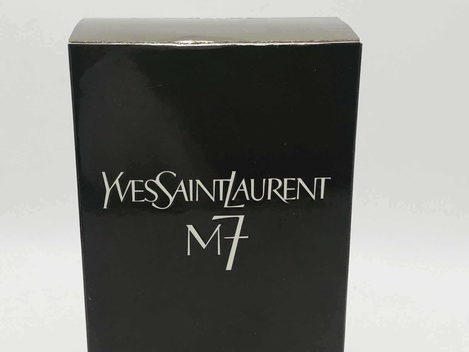 Scatola del profumo M7 Ysl Vintage di Yves Saint Laurent con logo elegante e design raffinato