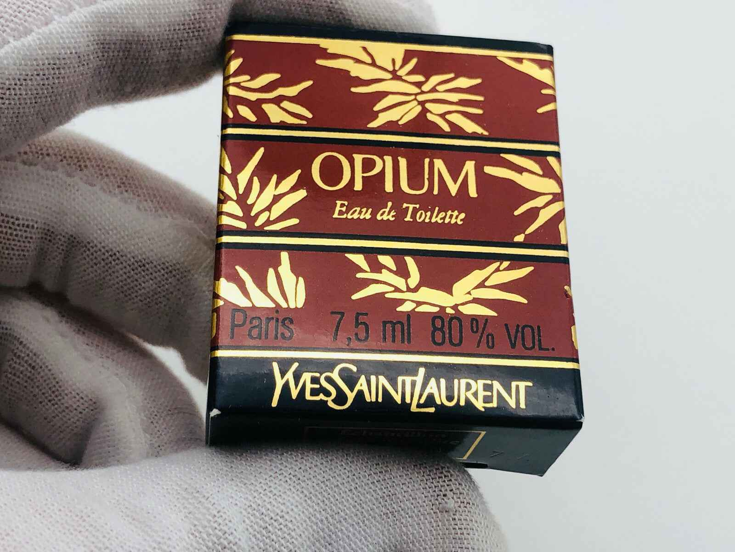 Profumo Opium Ysl Vintage in formato da 7,5 ml con eleganti dettagli dorati