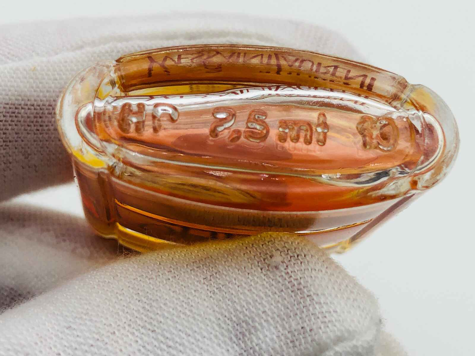 Flacone di profumo Opium Ysl Vintage da 2,5 ml con tonalità ambrate e design elegante