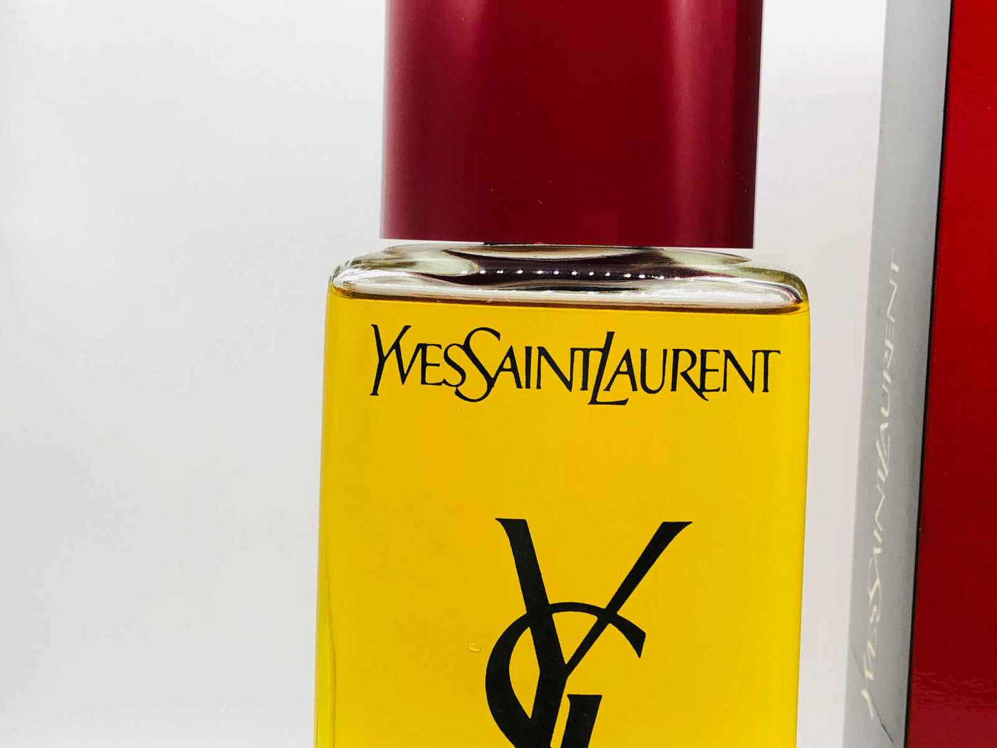 Profumo YSL Pour Homme Vintage in bottiglia gialla con tappo rosso di Yves Saint Laurent