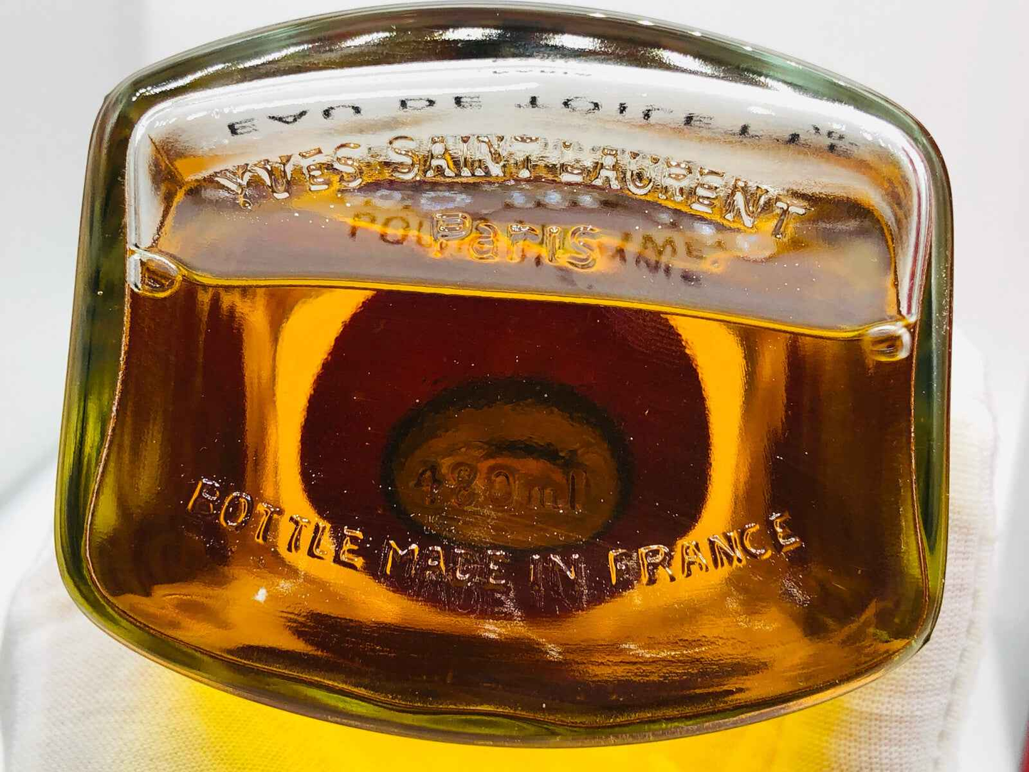 Bottiglia di YSL Pour Homme Vintage da 480ml con design elegante e vetro trasparente