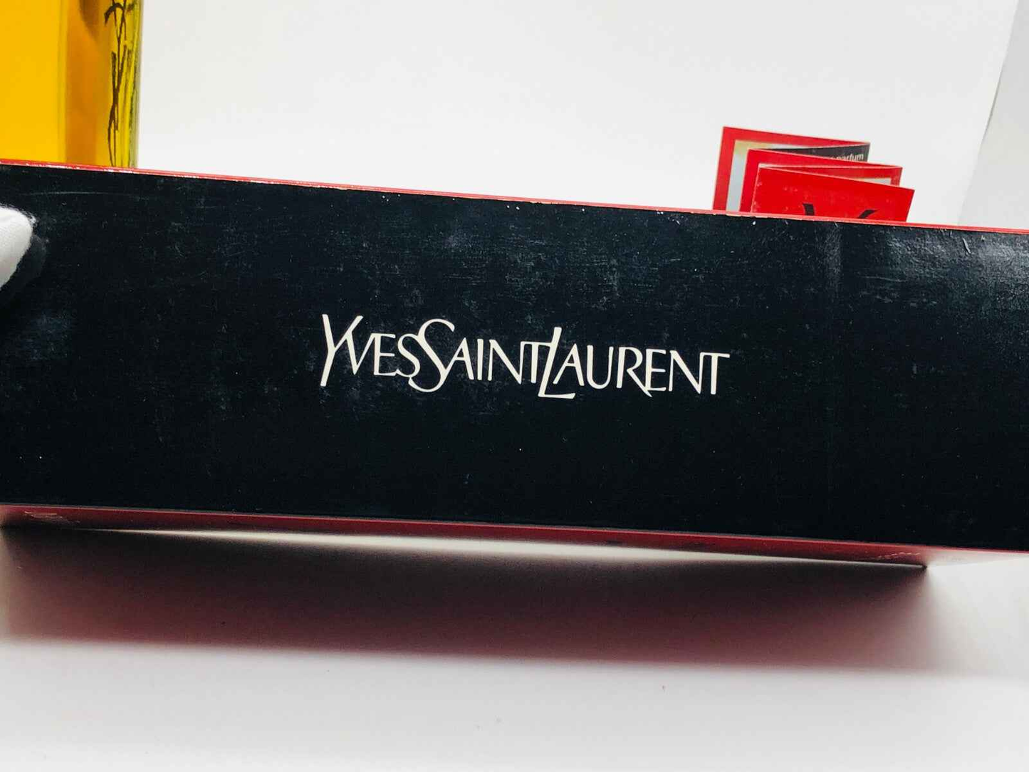 Confezione di YSL Pour Homme Vintage di Yves Saint Laurent con design elegante e raffinato