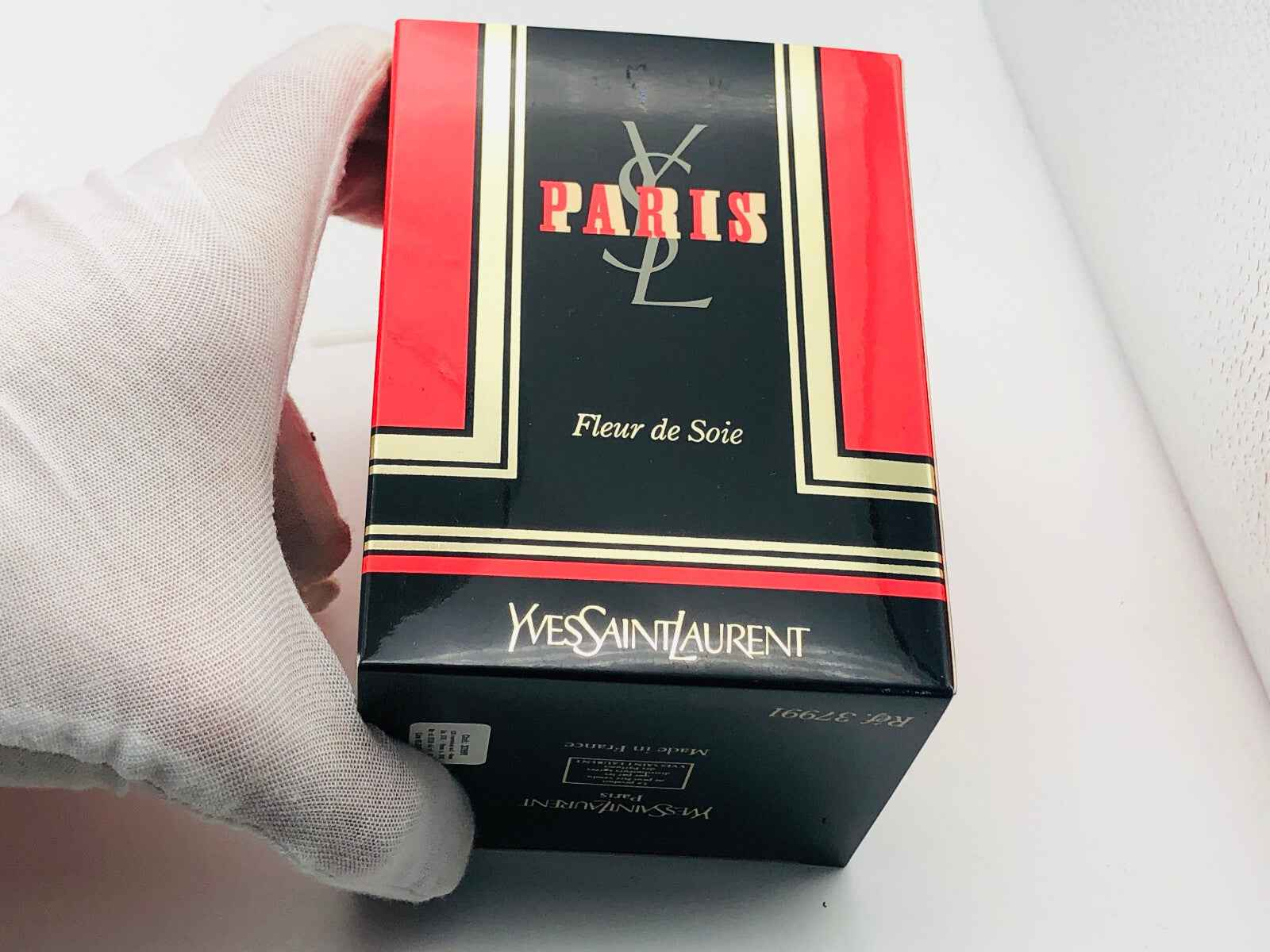 Scatola di Profumo Vintage Ysl Paris Fleur de Soie con design elegante di Yves Saint Laurent