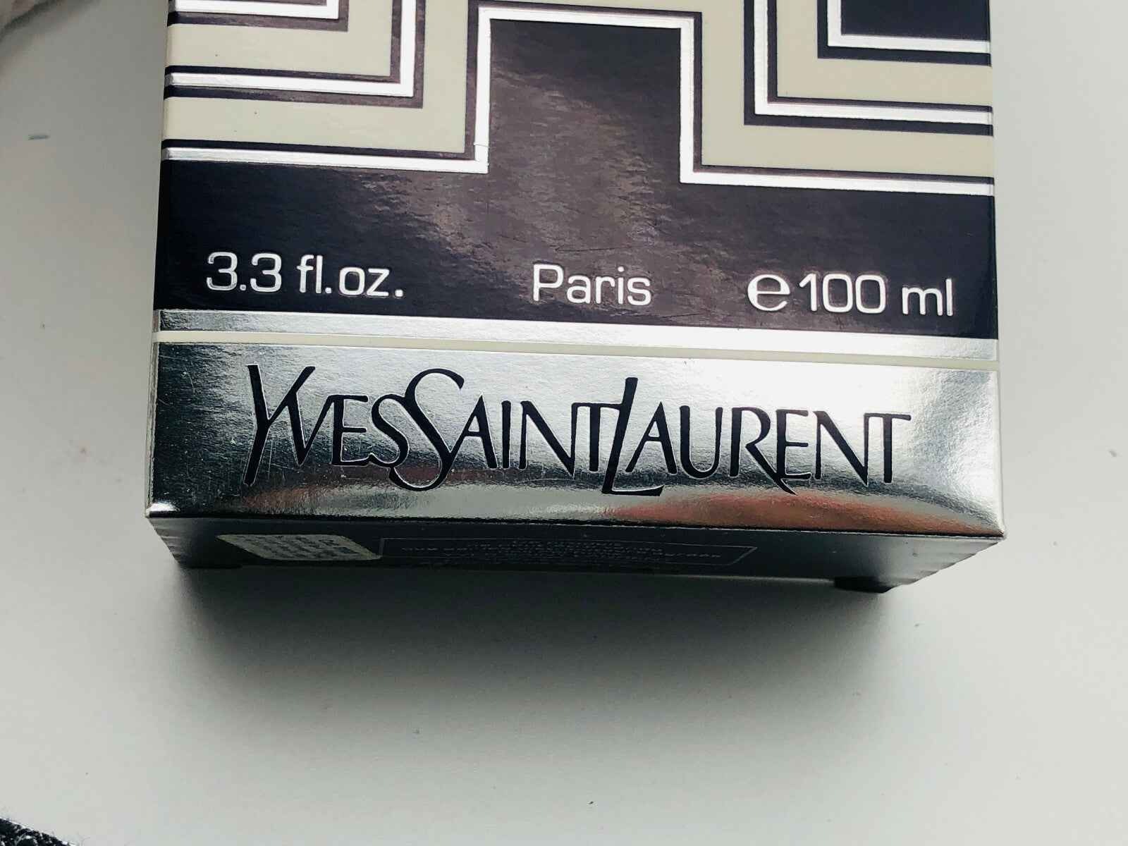 Confezione del Profumo Ysl Kouros Vintage da 100 ml con dettagli eleganti e logo Yves Saint Laurent