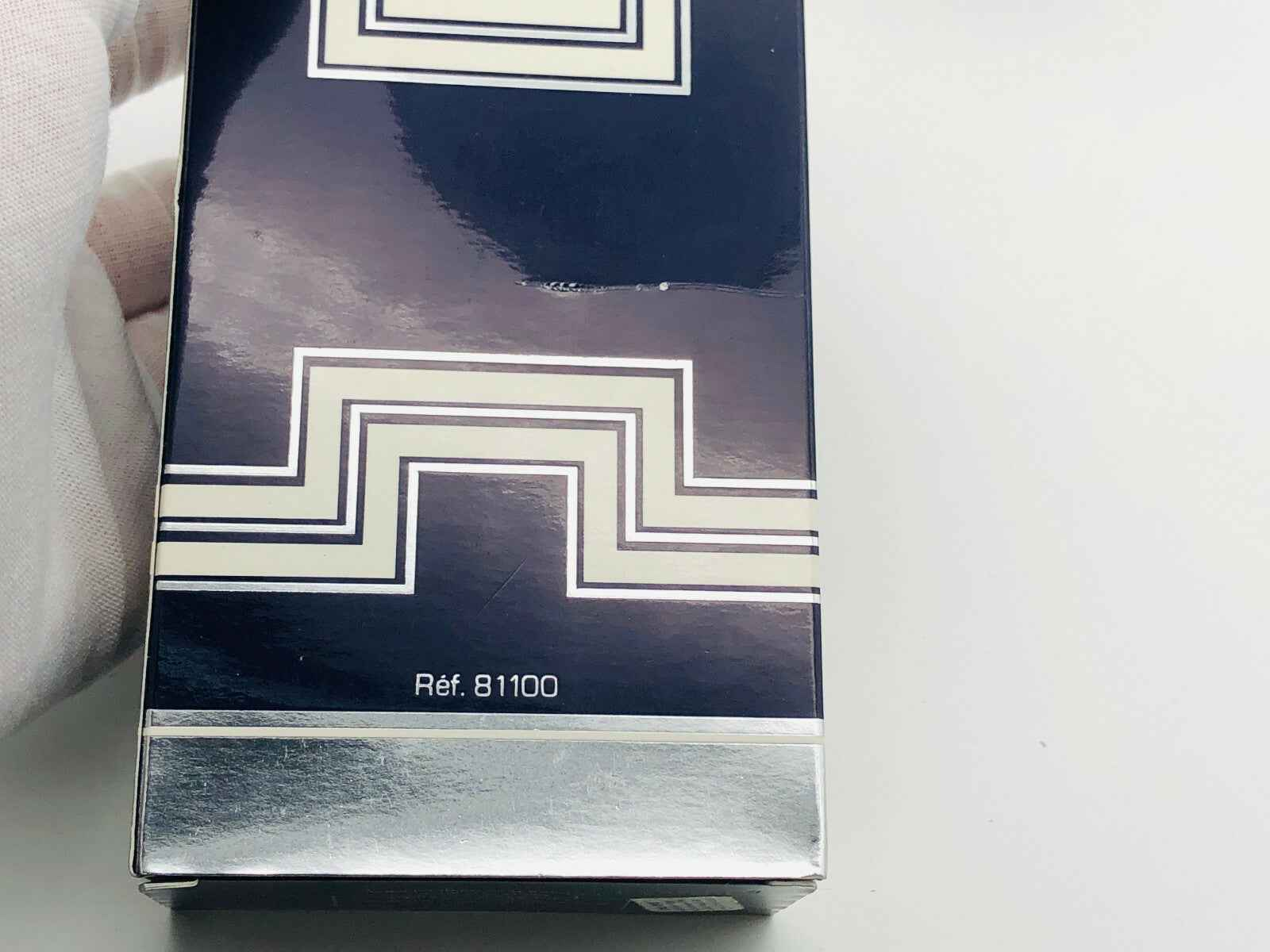 Scatola del profumo Ysl Kouros Vintage con design elegante e rifiniture lucide
