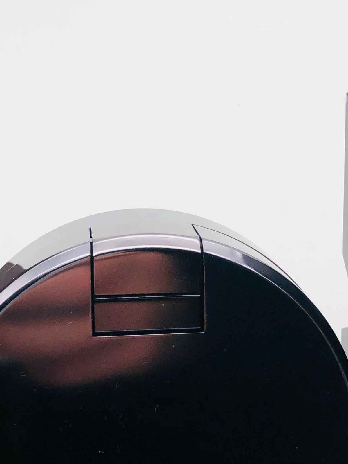 Flacone di profumo Ysl Nu con design elegante e moderno per un'esperienza unica