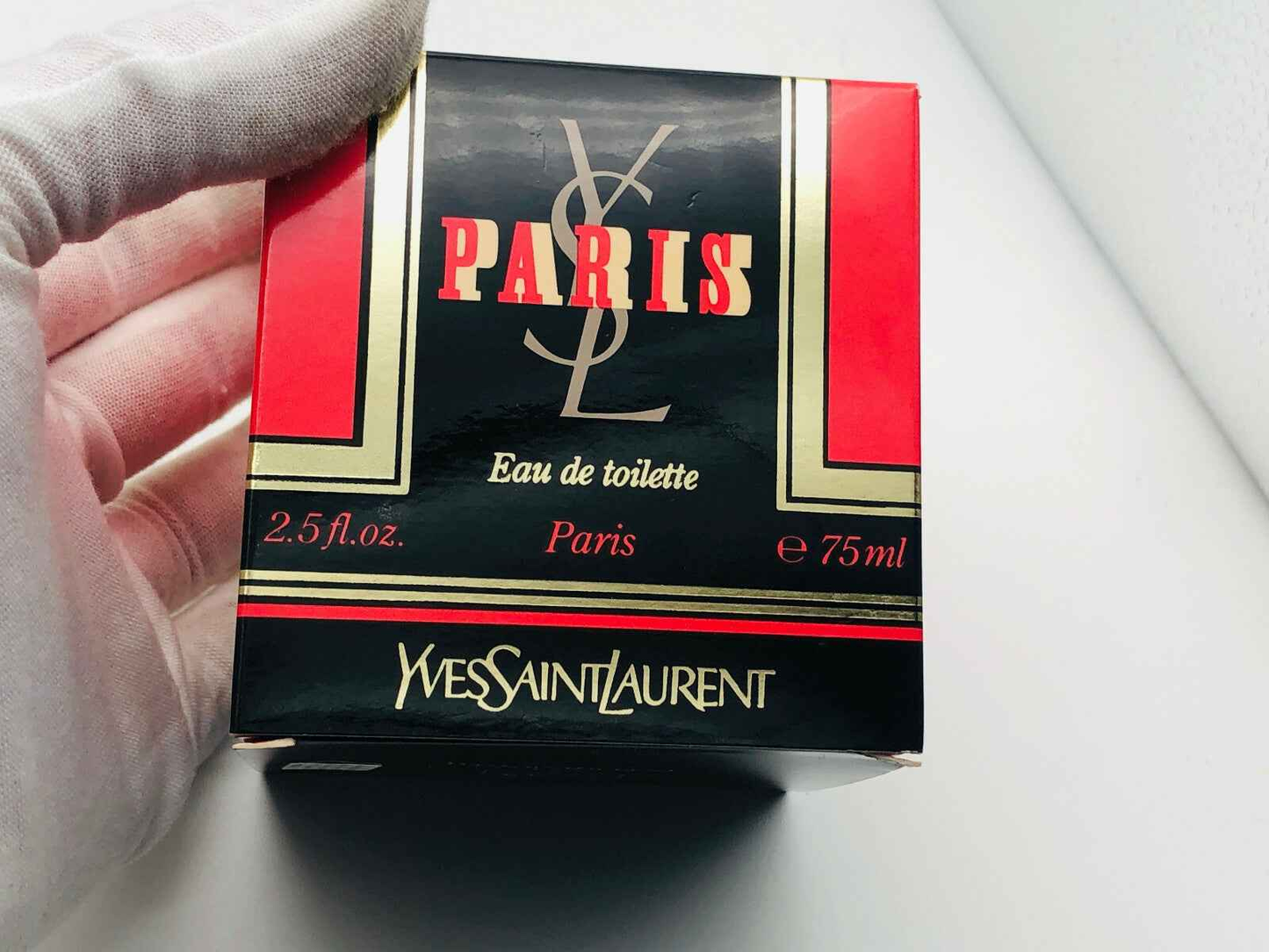 Confezione del profumo Ysl Paris Eau de Toilette da 75ml con logo distintivo Yves Saint Laurent
