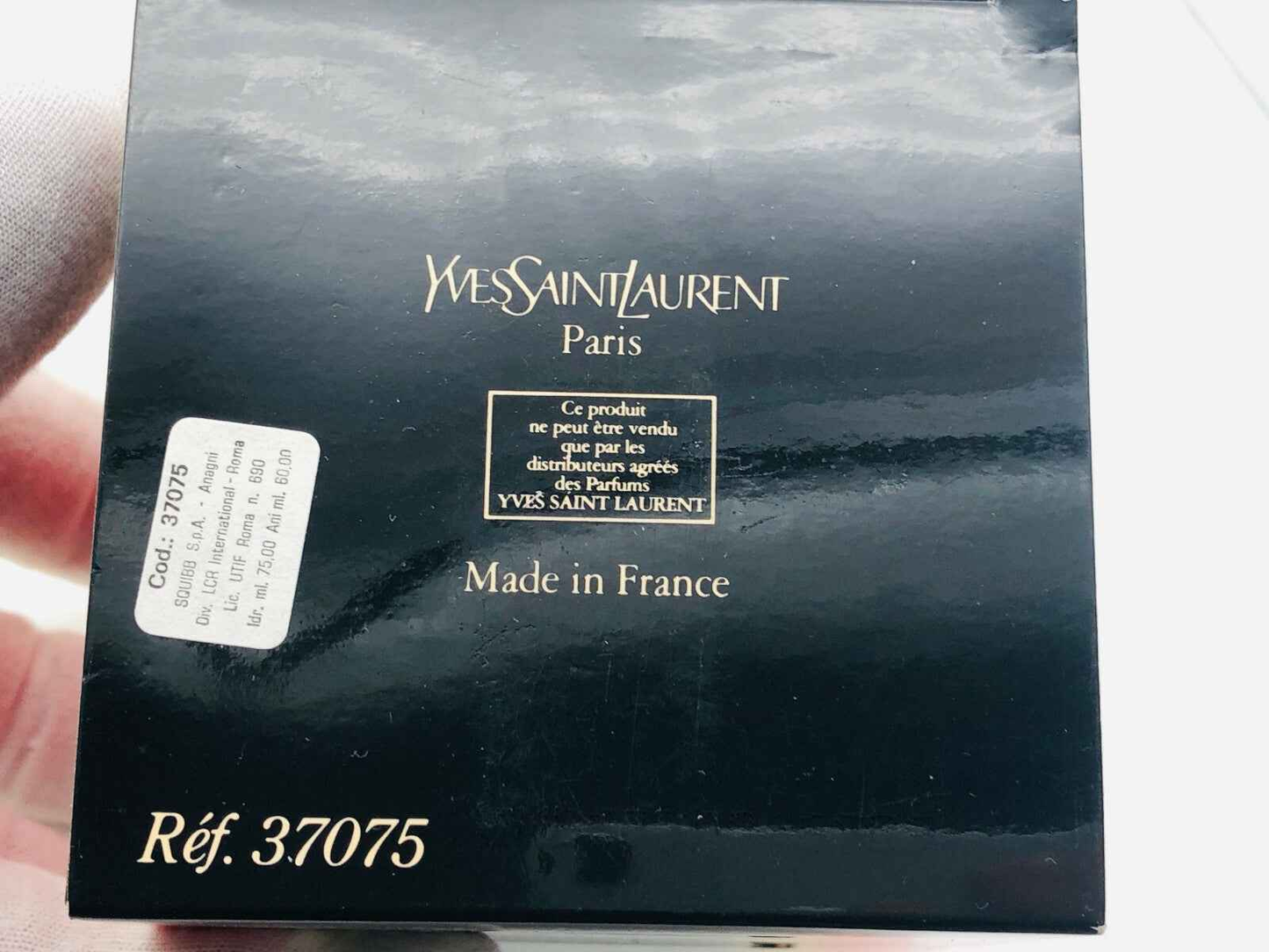 Scatola nera di profumo Ysl Paris di Yves Saint Laurent con dettagli e logo dorato