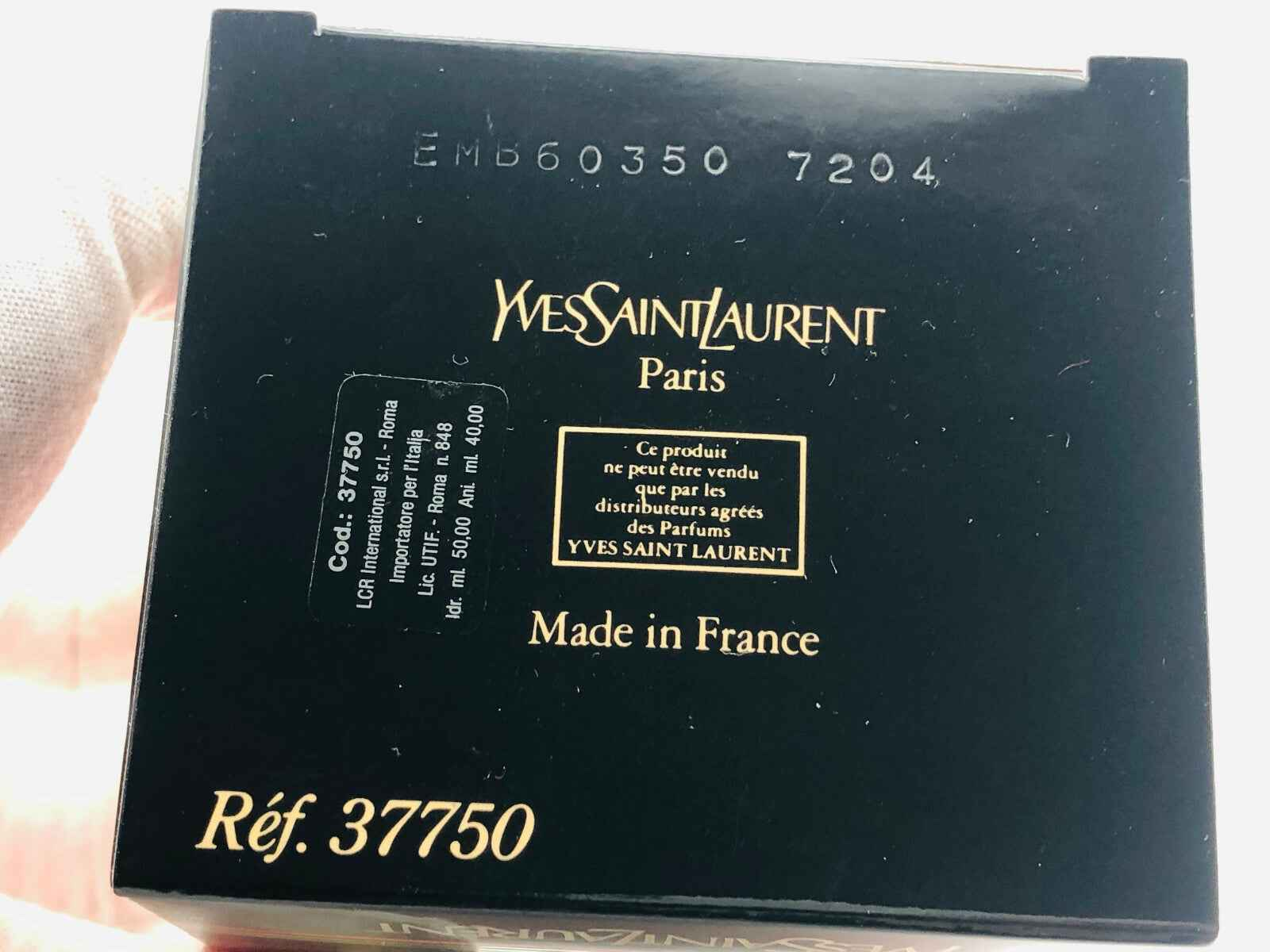 Scatola del profumo Ysl Paris di Yves Saint Laurent con dettagli del prodotto e indicazioni di produzione in Francia
