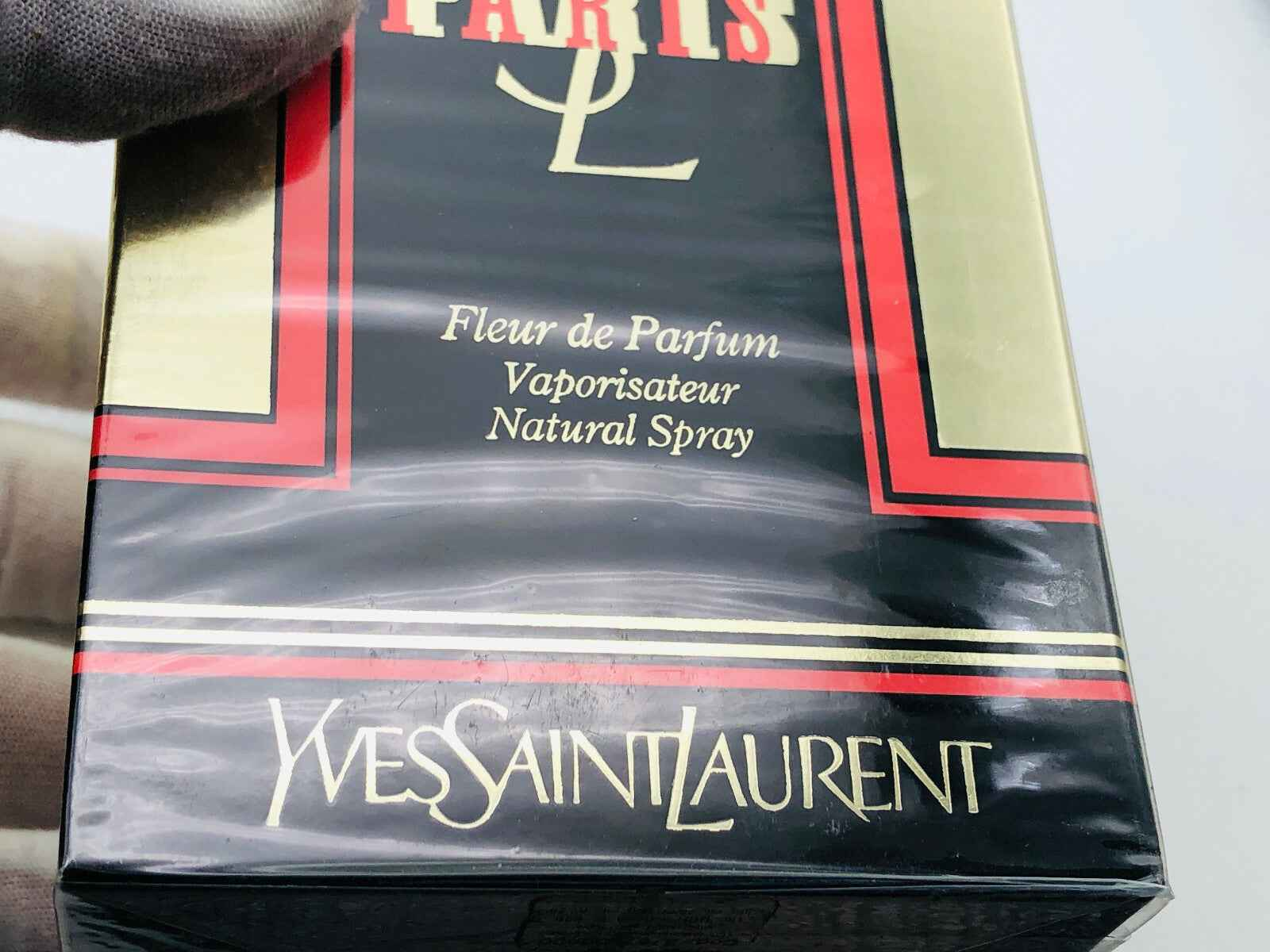Scatola di profumo Ysl Paris Vintage con logo Yves Saint Laurent in oro e rosso
