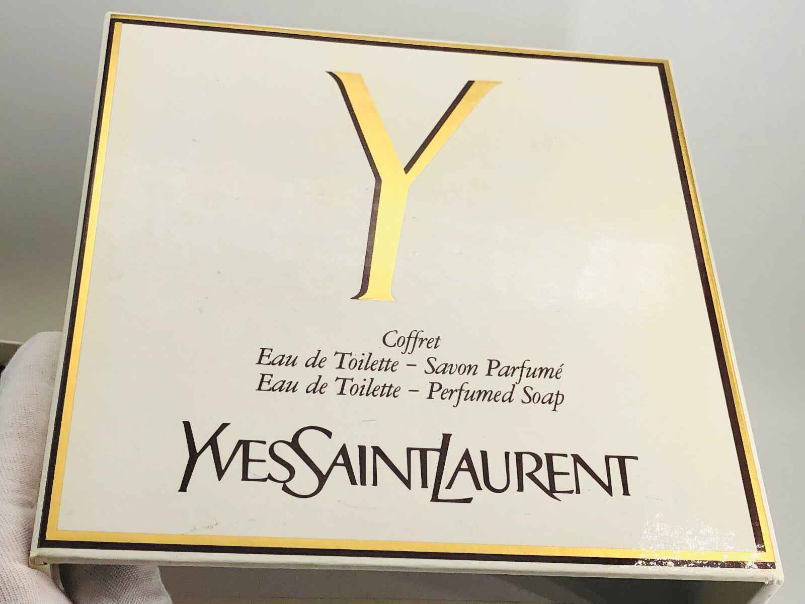 Cofanetto Yves Saint Laurent con profumo Ysl Y Vintage e sapone profumato