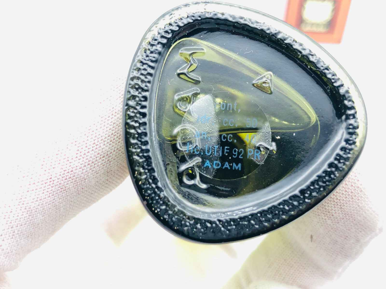 Base del profumo ADAM BRUYERE VINTAGE con dettagli del marchio e codice di produzione visibili