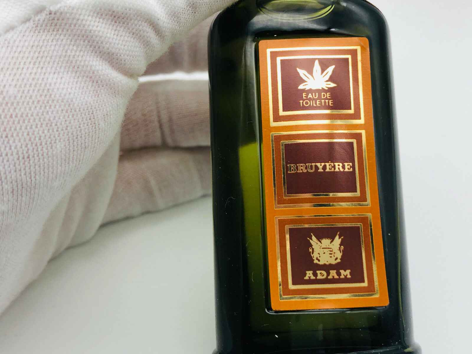 Flacone di profumo ADAM BRUYERE VINTAGE Eau de Toilette con etichetta elegante in oro e bordeaux