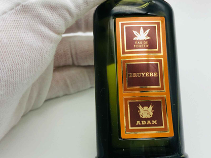 Flacone di profumo ADAM BRUYERE VINTAGE Eau de Toilette con etichetta elegante in oro e bordeaux