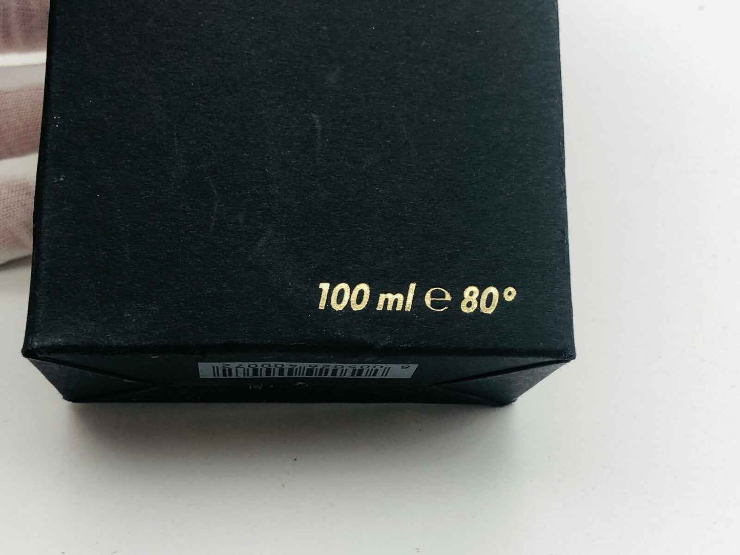 Scatola di Profumo Allegri Vintage da 100 ml con dettagli in oro su sfondo nero