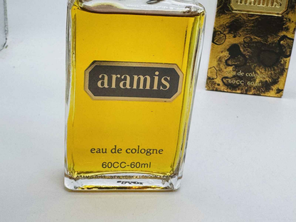 Profumo Aramis Cologne Vintage in bottiglia da 60ml con etichetta elegante, adatto per ogni occasione