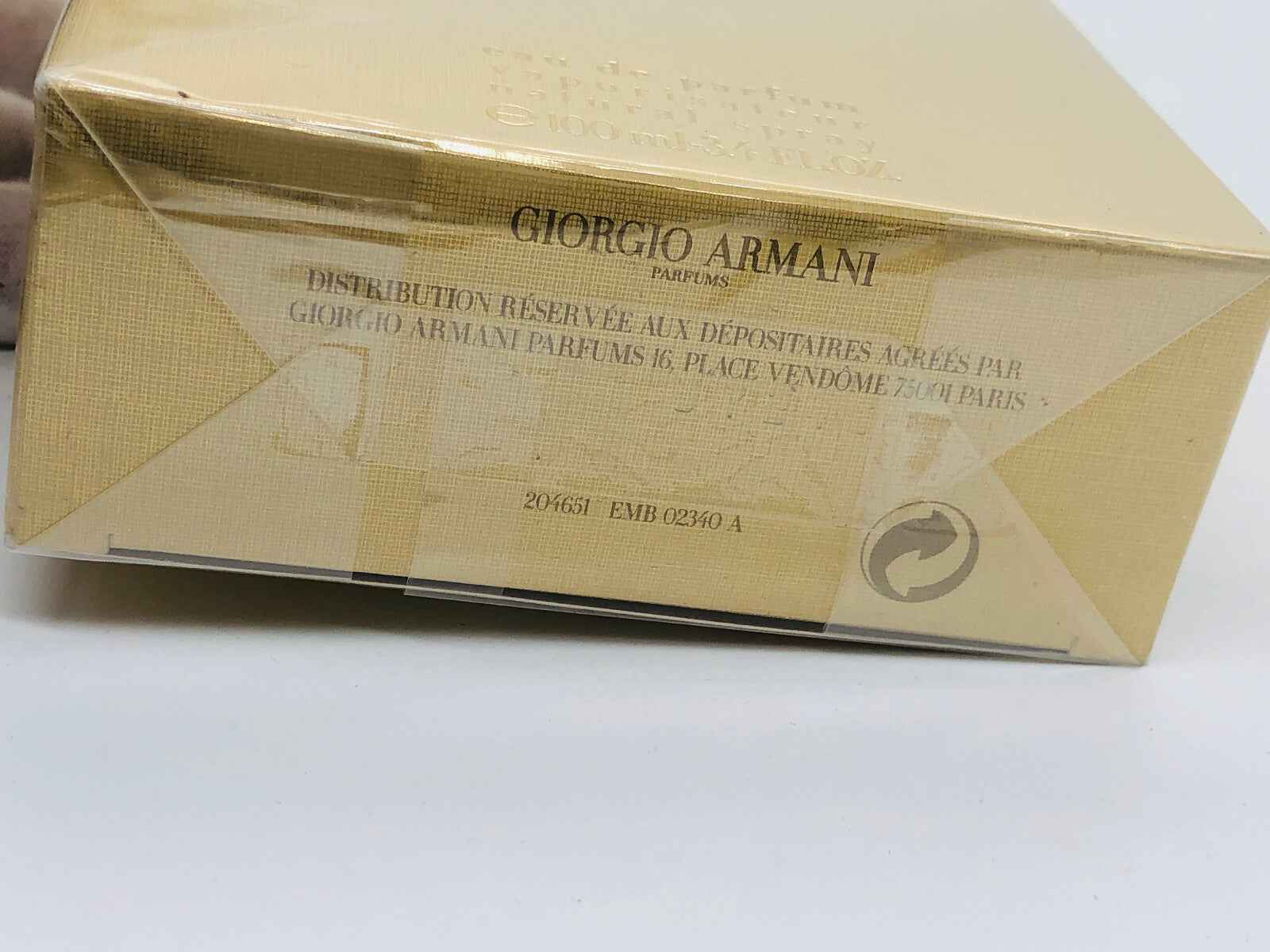 Confezione del profumo Armani Sensi Vintage di Giorgio Armani con design elegante e dettagli dorati