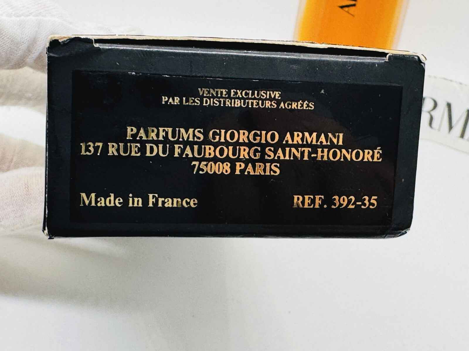 Scatola di profumo vintage Armani donna con dettagli esclusivi da Parfums Giorgio Armani